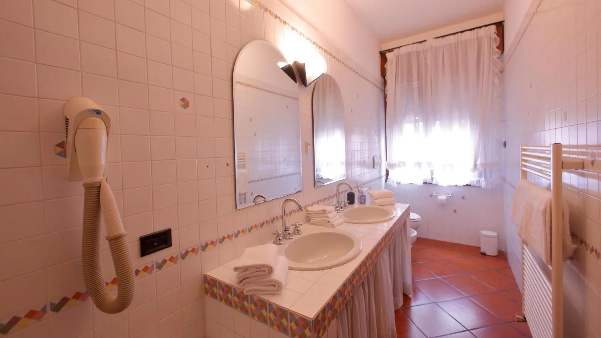 Bathroom in B&B Domus Sirmione