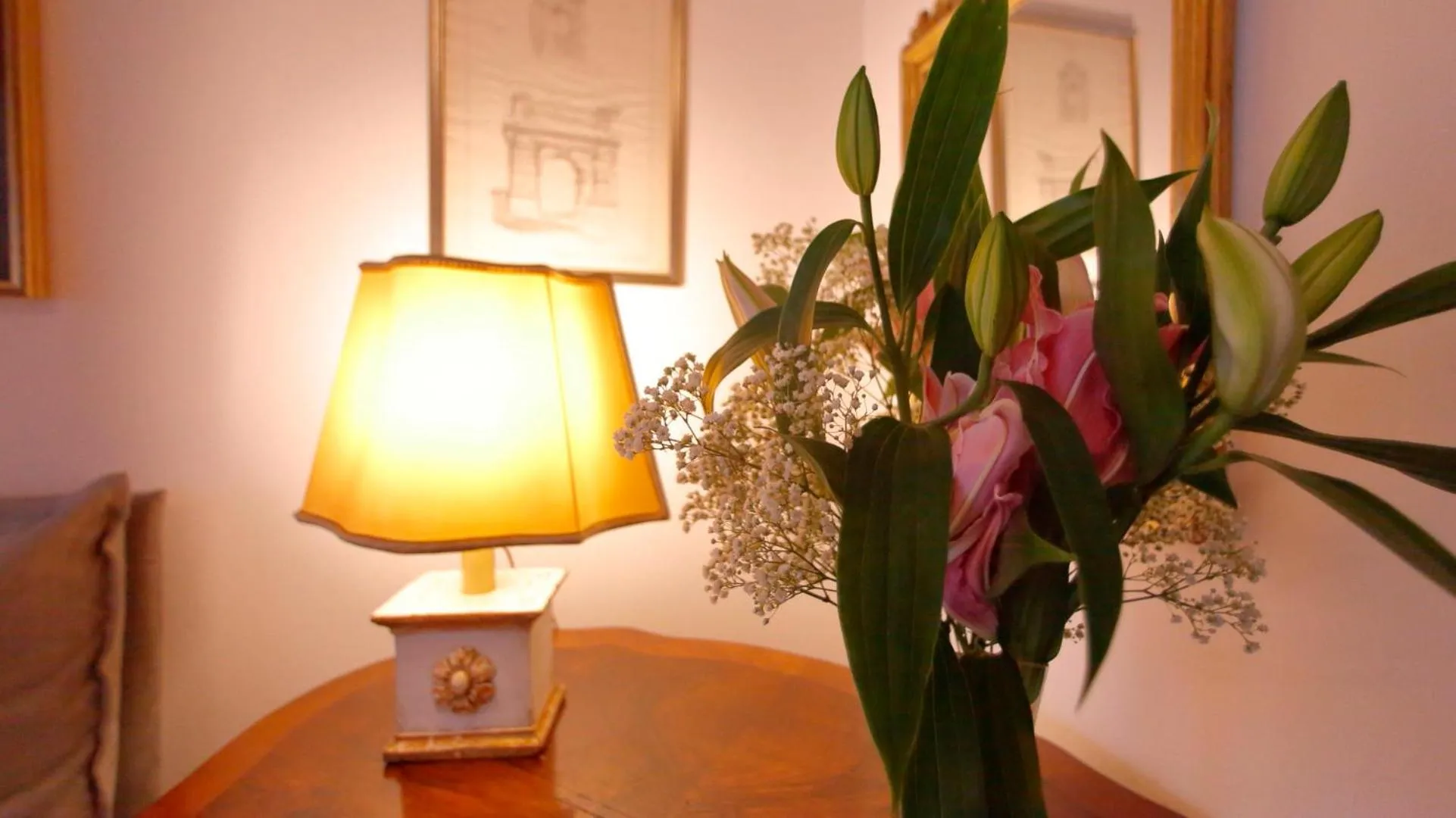 Decorative detail in B&B Domus Sirmione