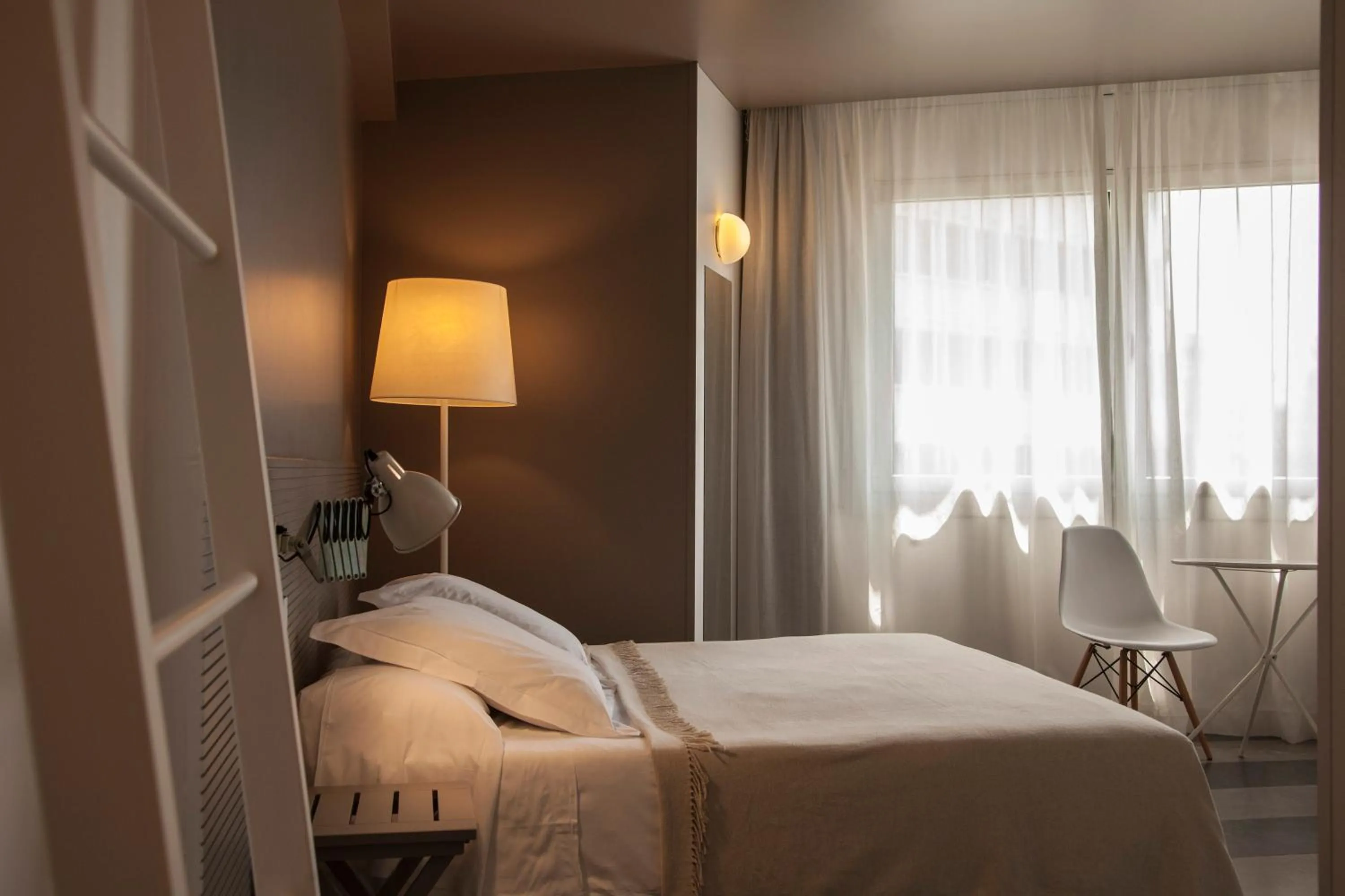 Bedroom, Bed in Sixties Ramblas