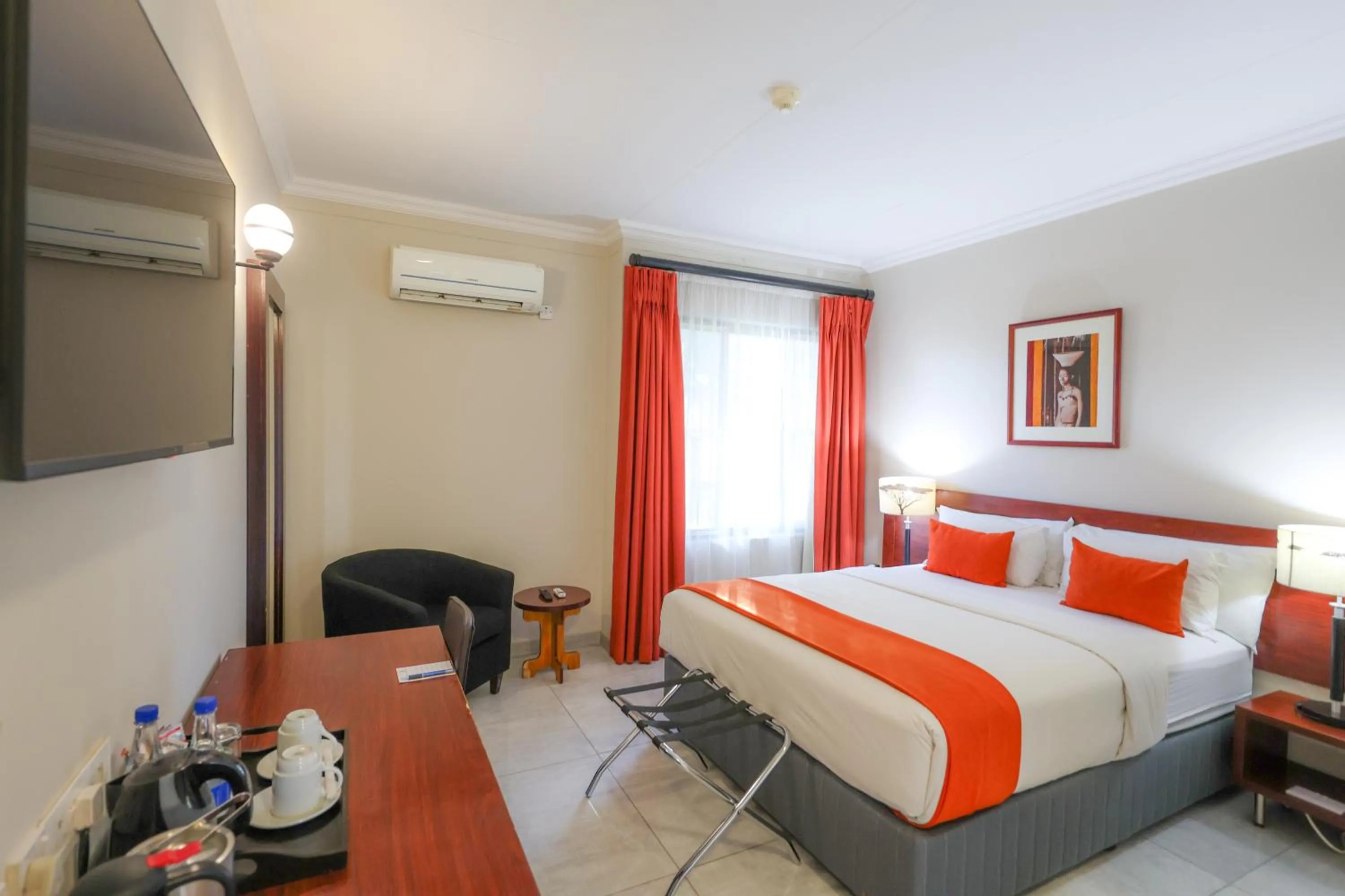 Bed in Cresta Botsalo Hotel
