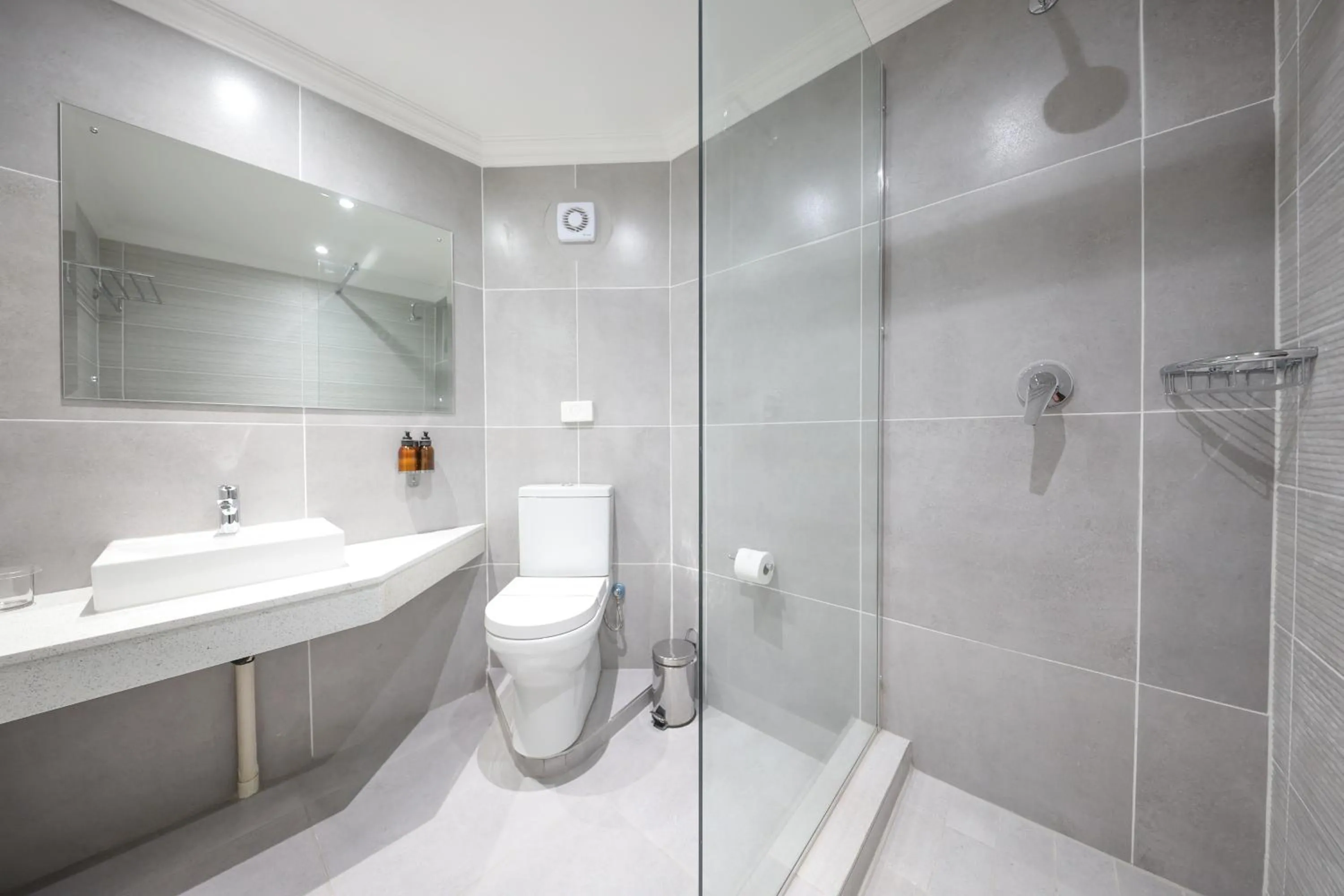 Shower in Cresta Botsalo Hotel