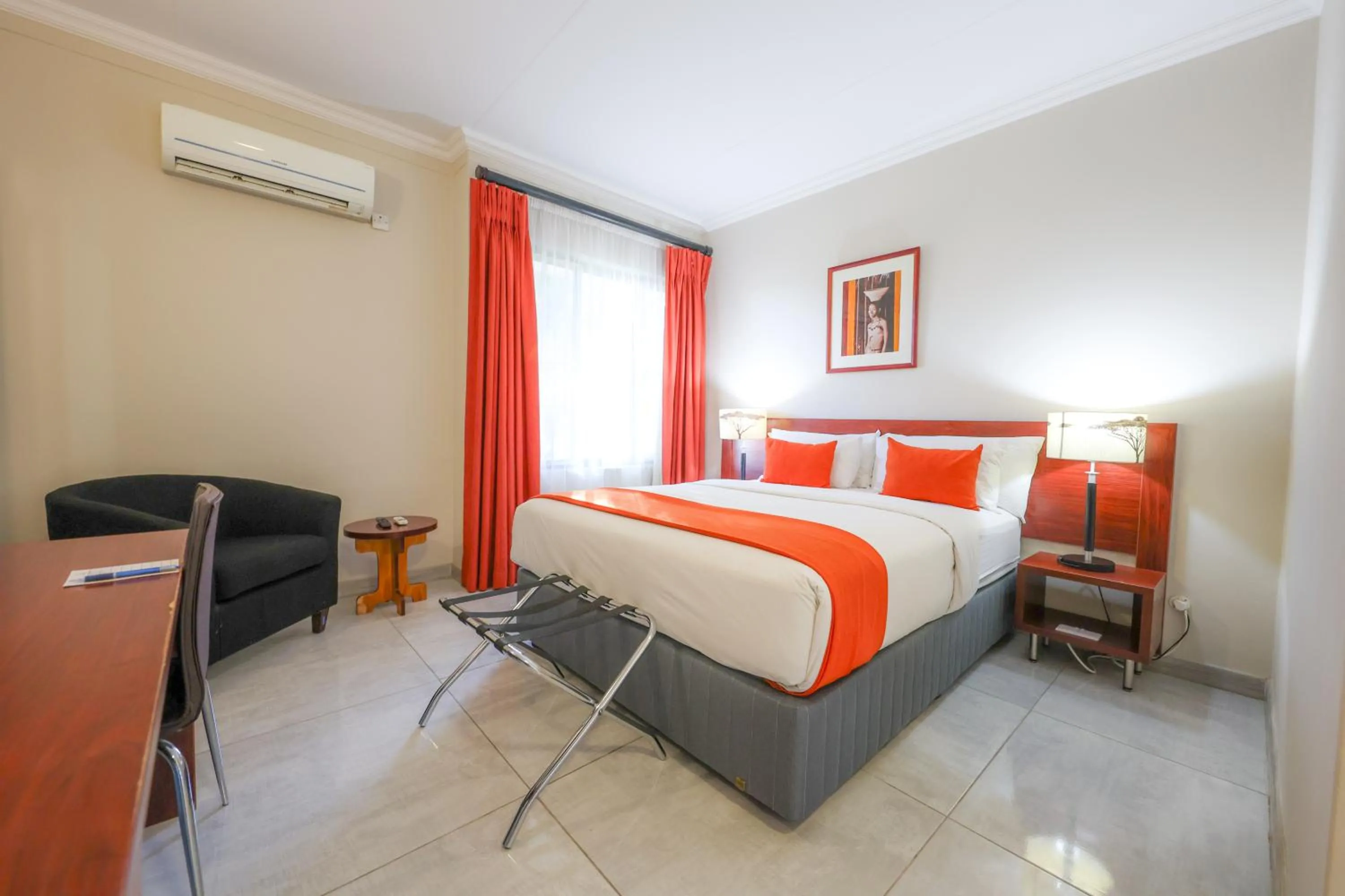 Bed in Cresta Botsalo Hotel