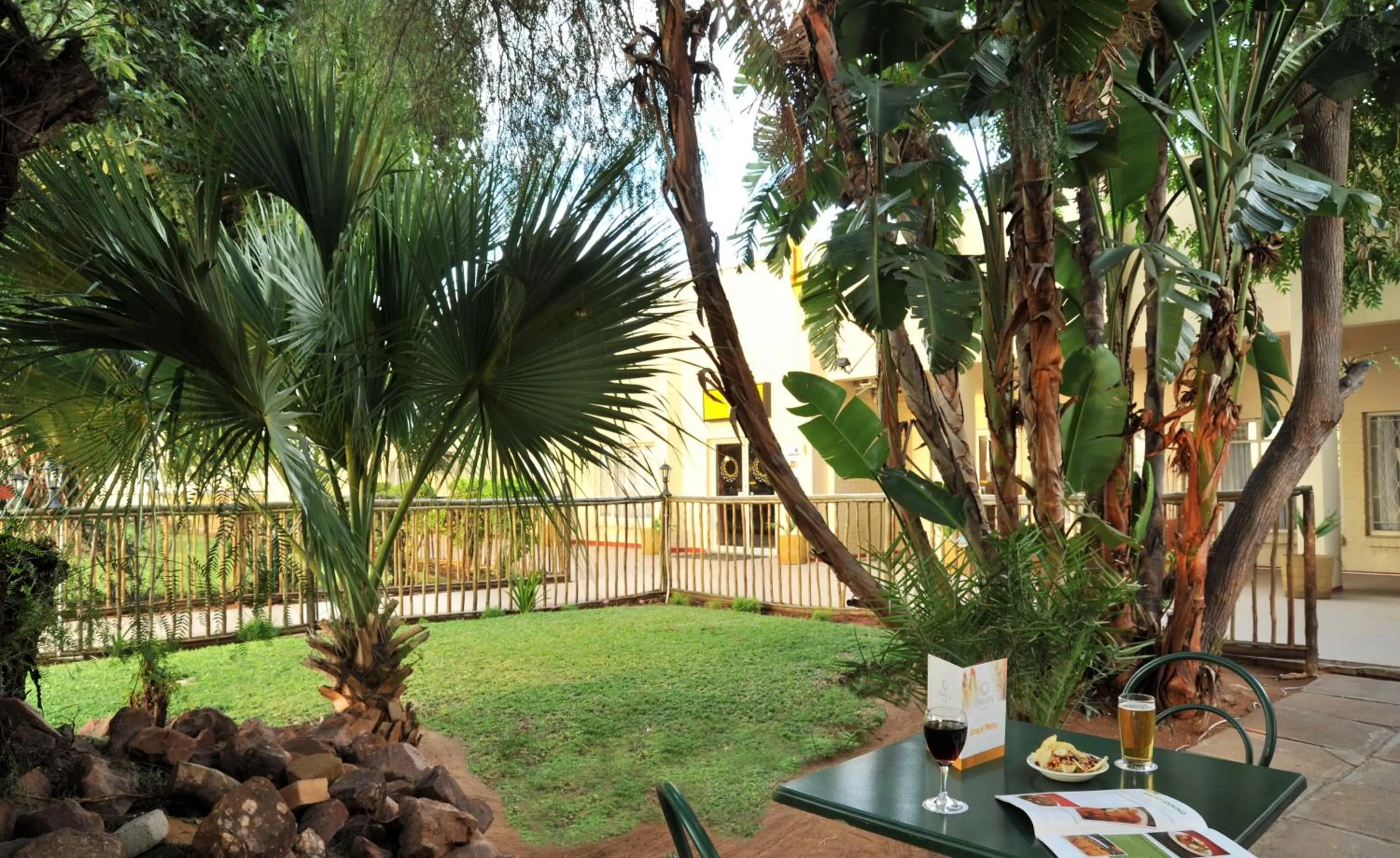 Patio in Cresta Botsalo Hotel