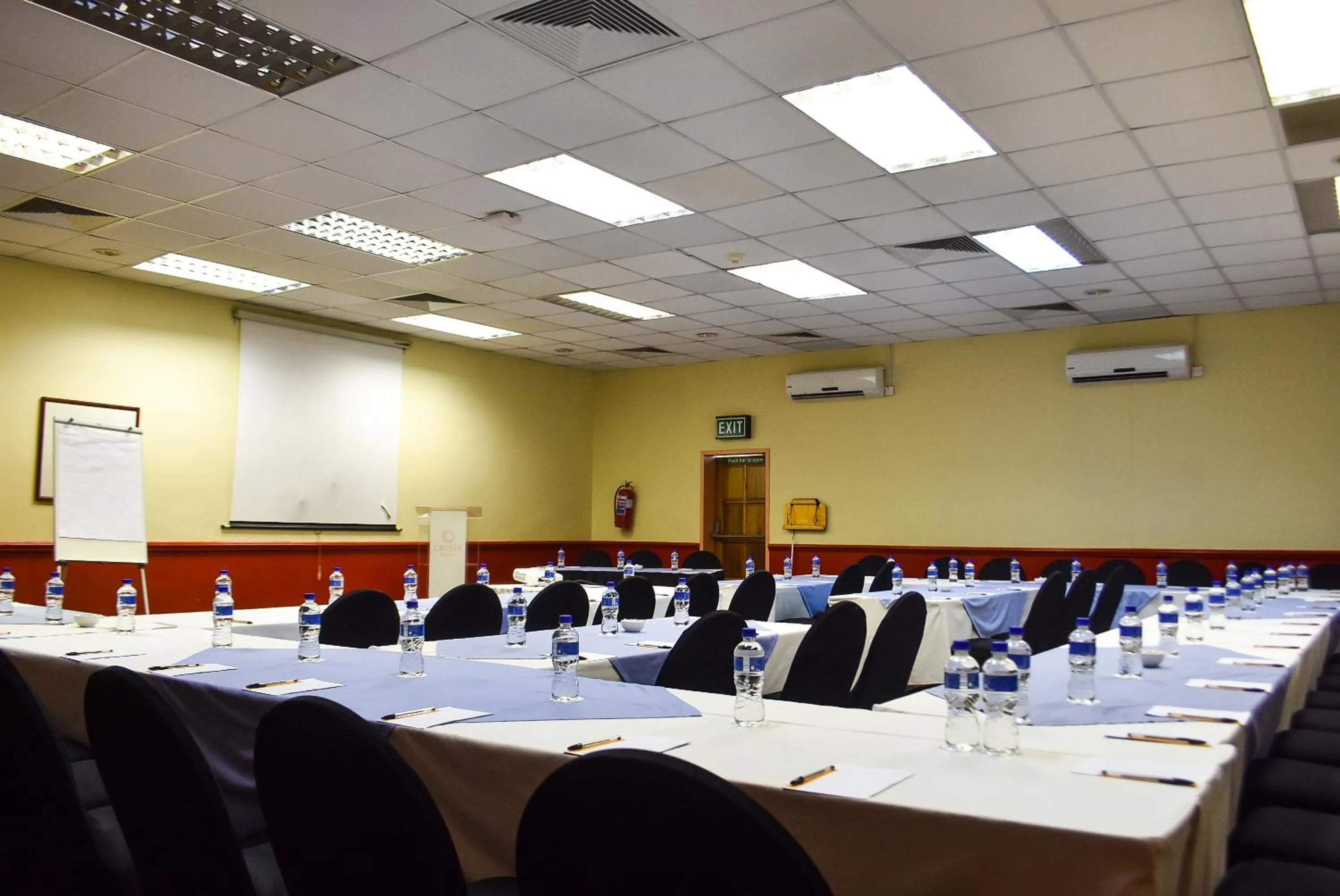 Meeting/conference room in Cresta Botsalo Hotel