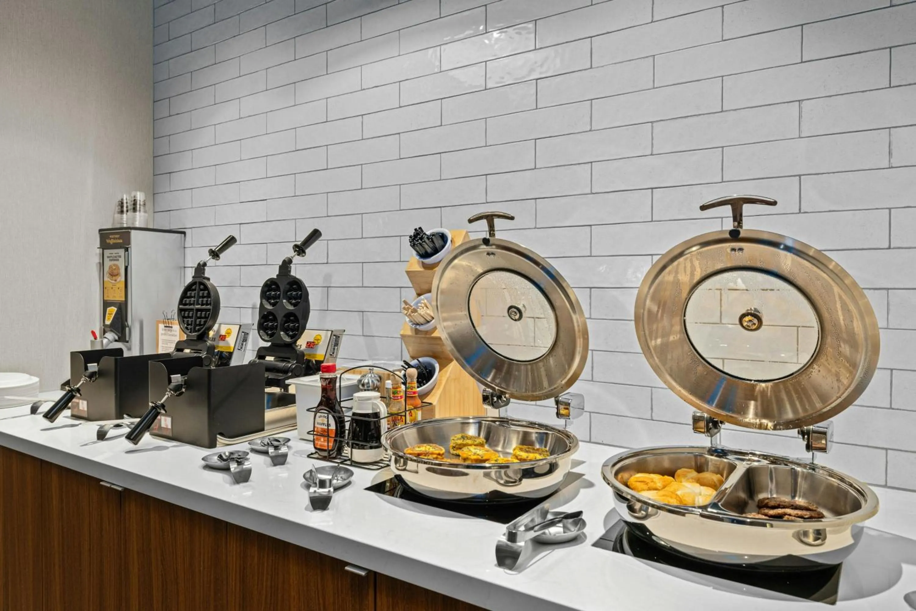 Breakfast in Fairfield Inn & Suites Dixon