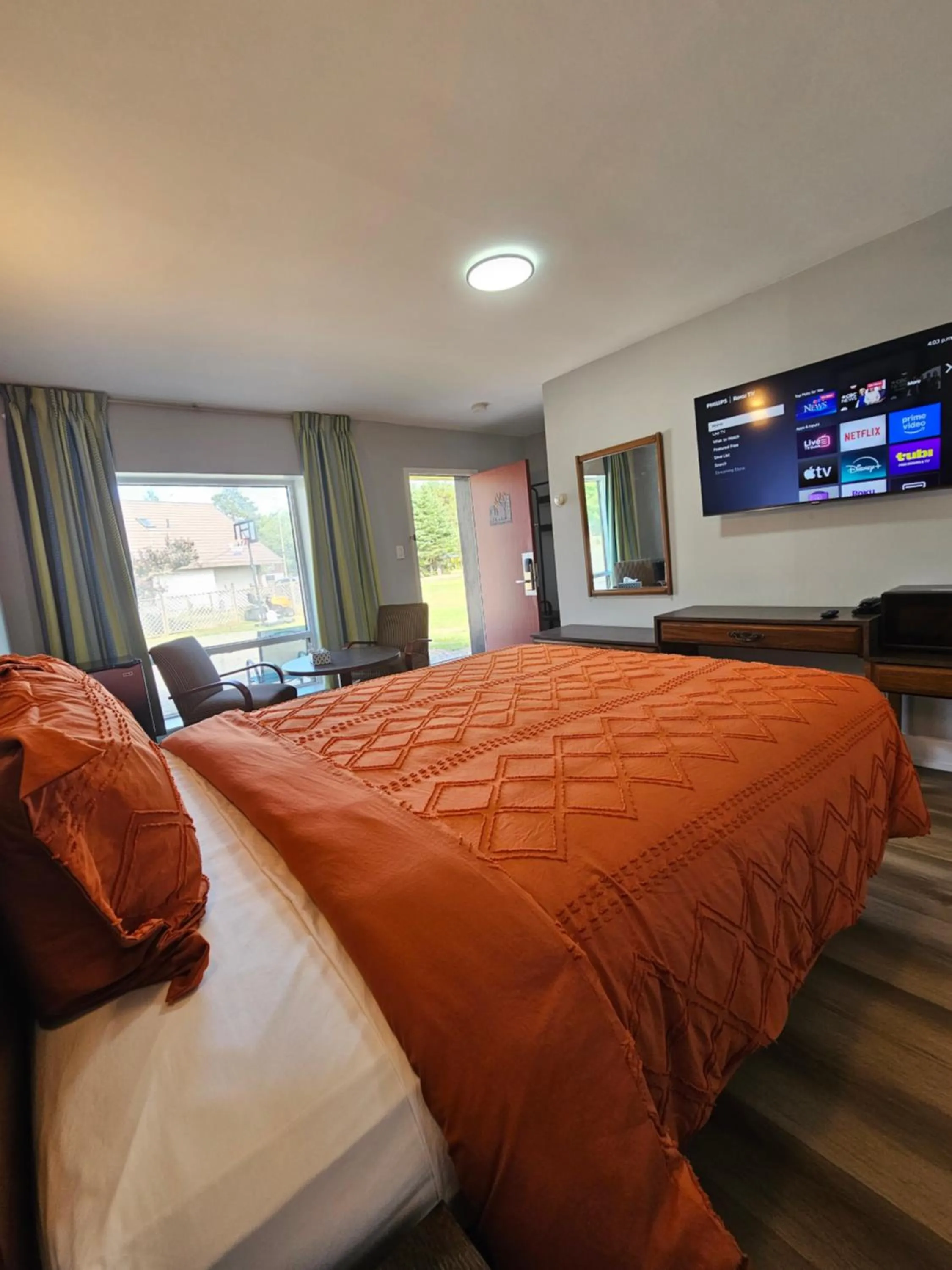 Bed in Arrowhead Inn by Baaman's