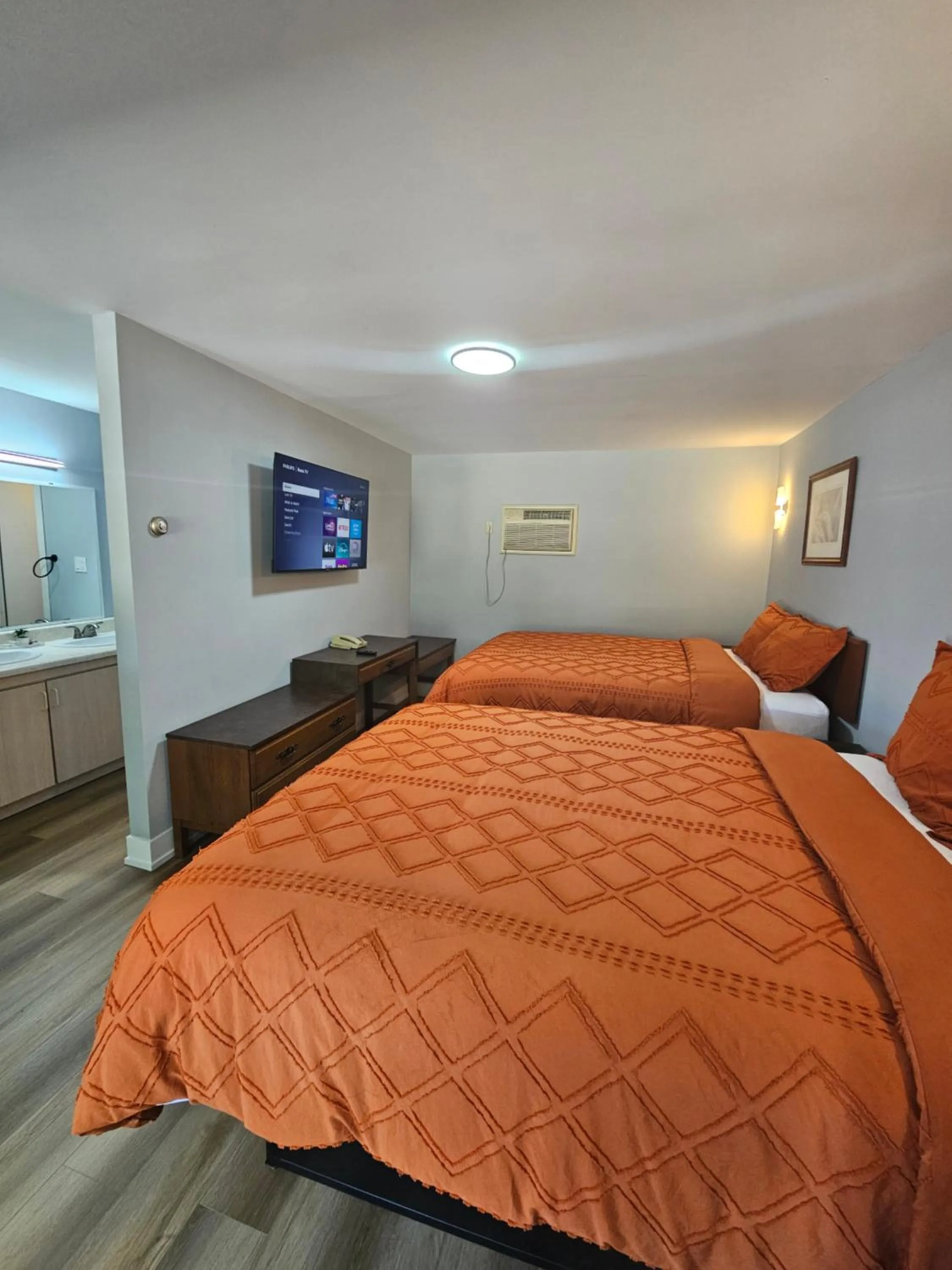 Bed in Arrowhead Inn by Baaman's