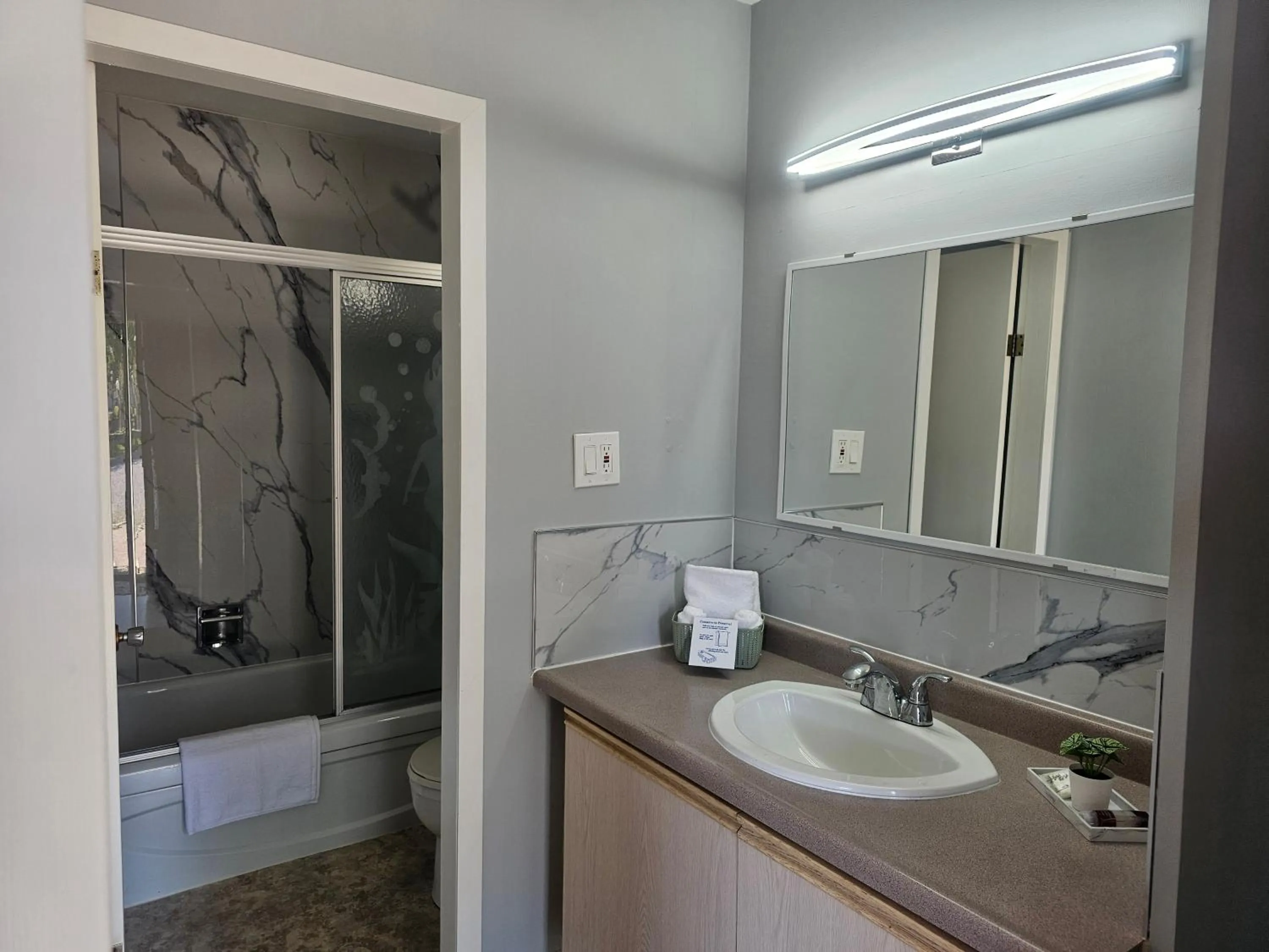 Shower in Arrowhead Inn by Baaman's