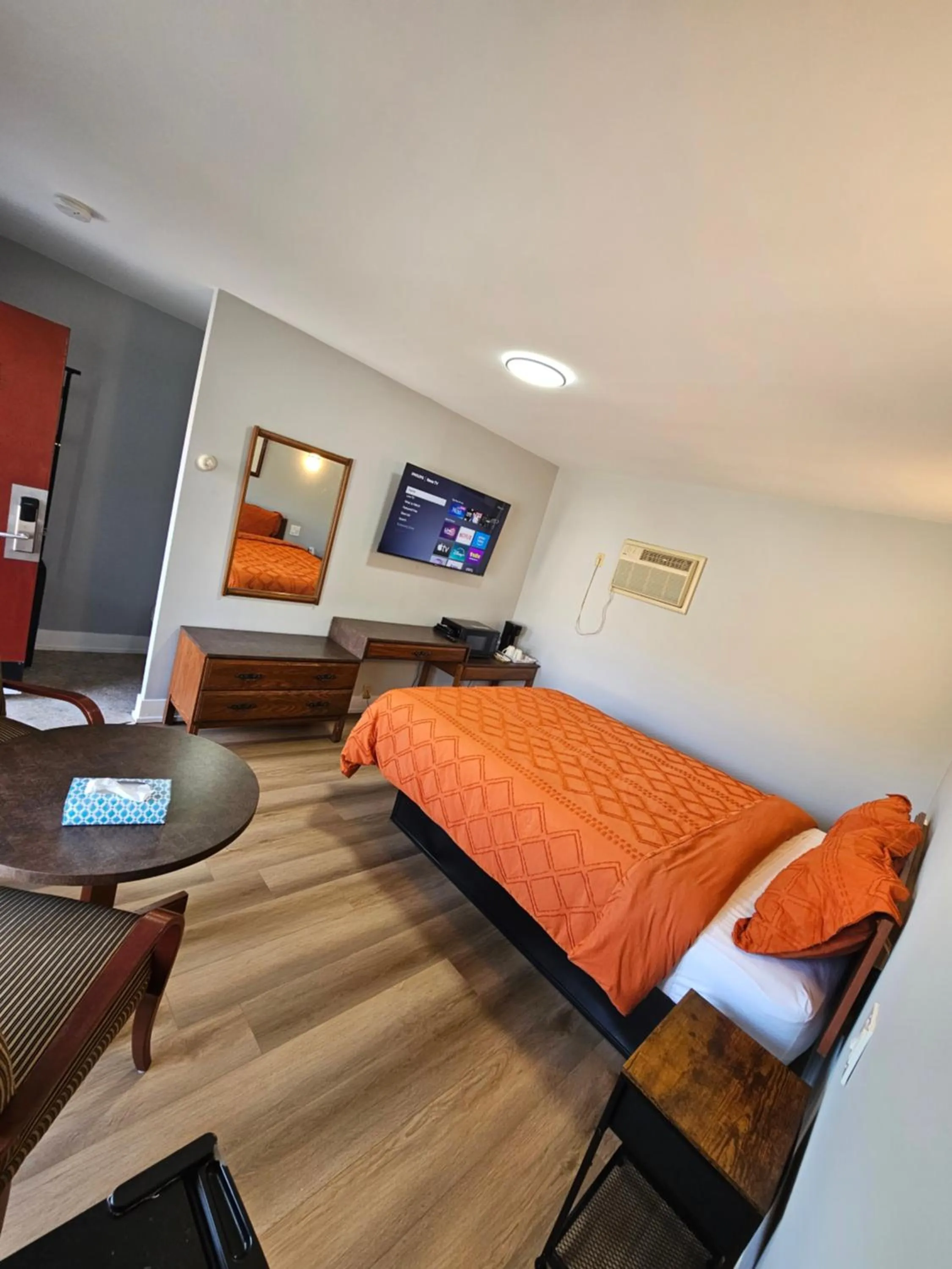 Bed in Arrowhead Inn by Baaman's