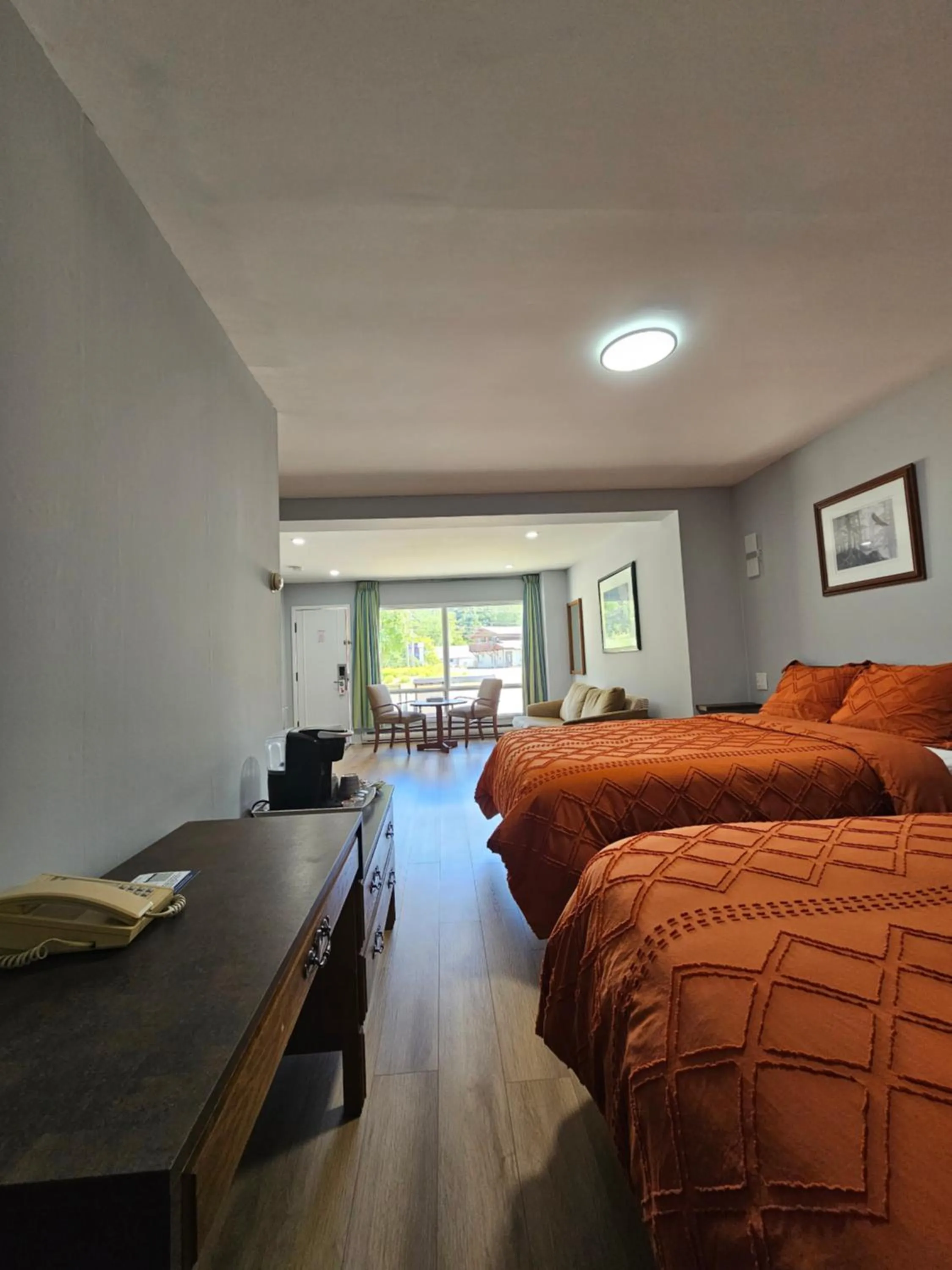 Bed in Arrowhead Inn by Baaman's