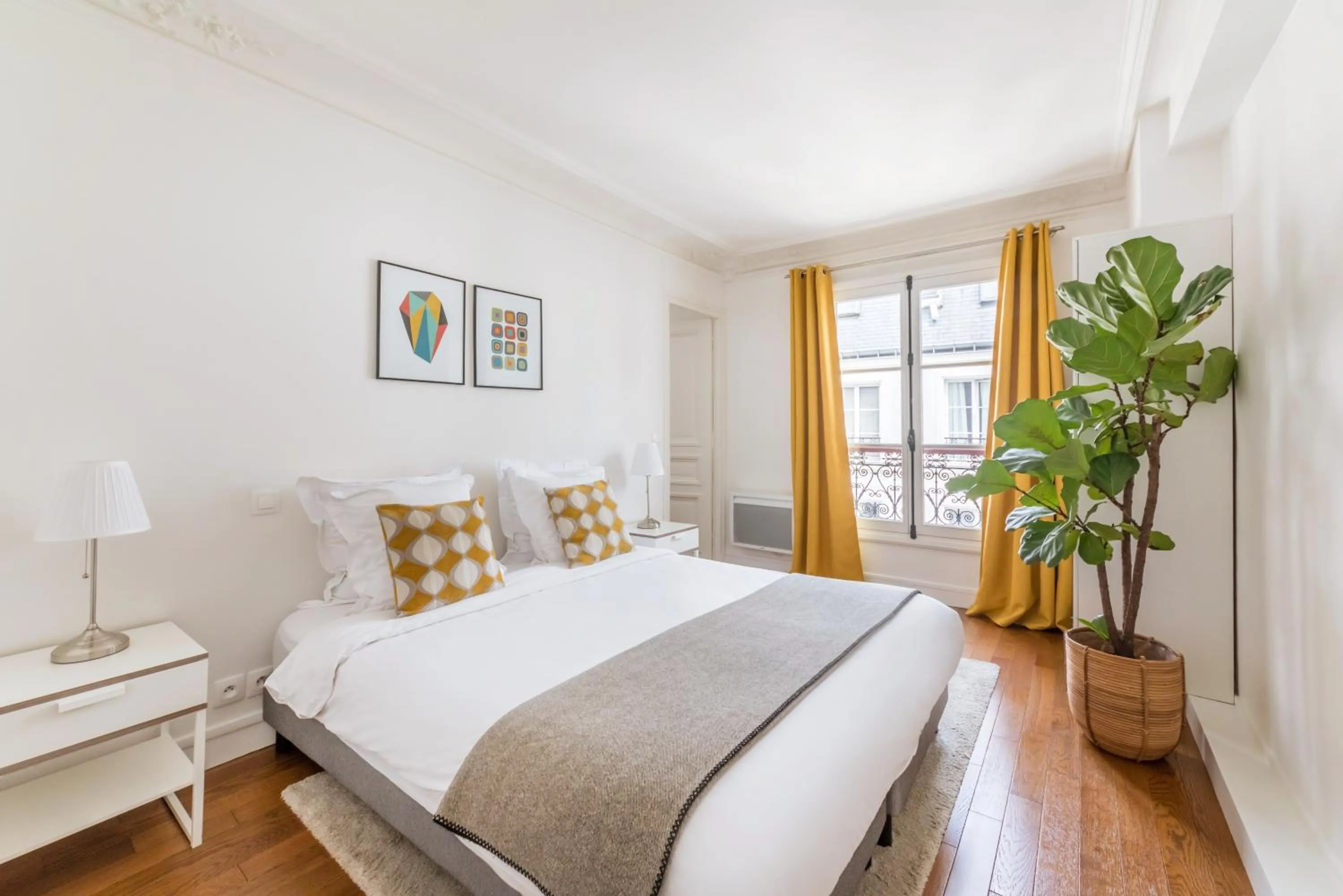 Bedroom, Bed in Appartements Bergère