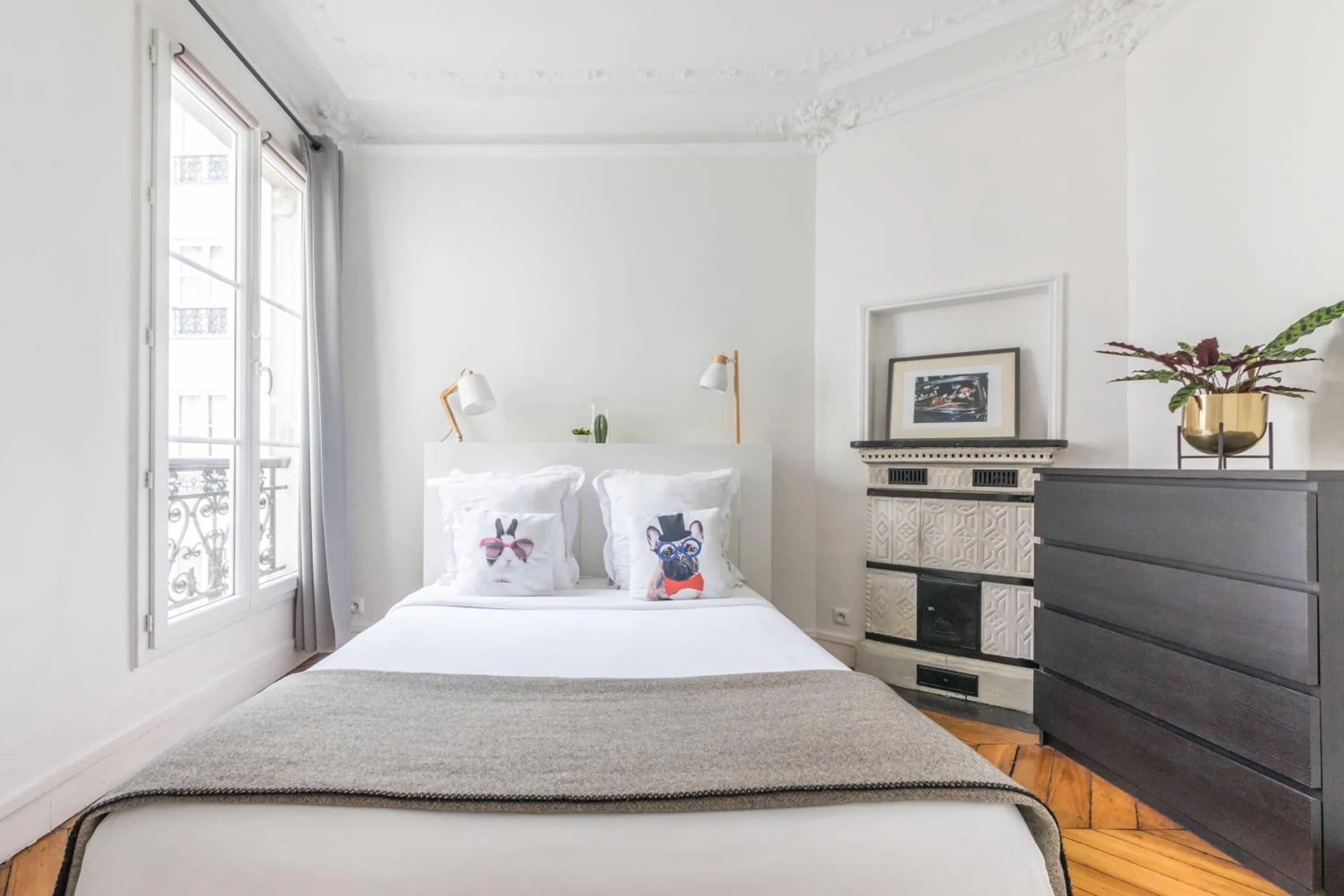 Bedroom, Bed in Appartements Bergère