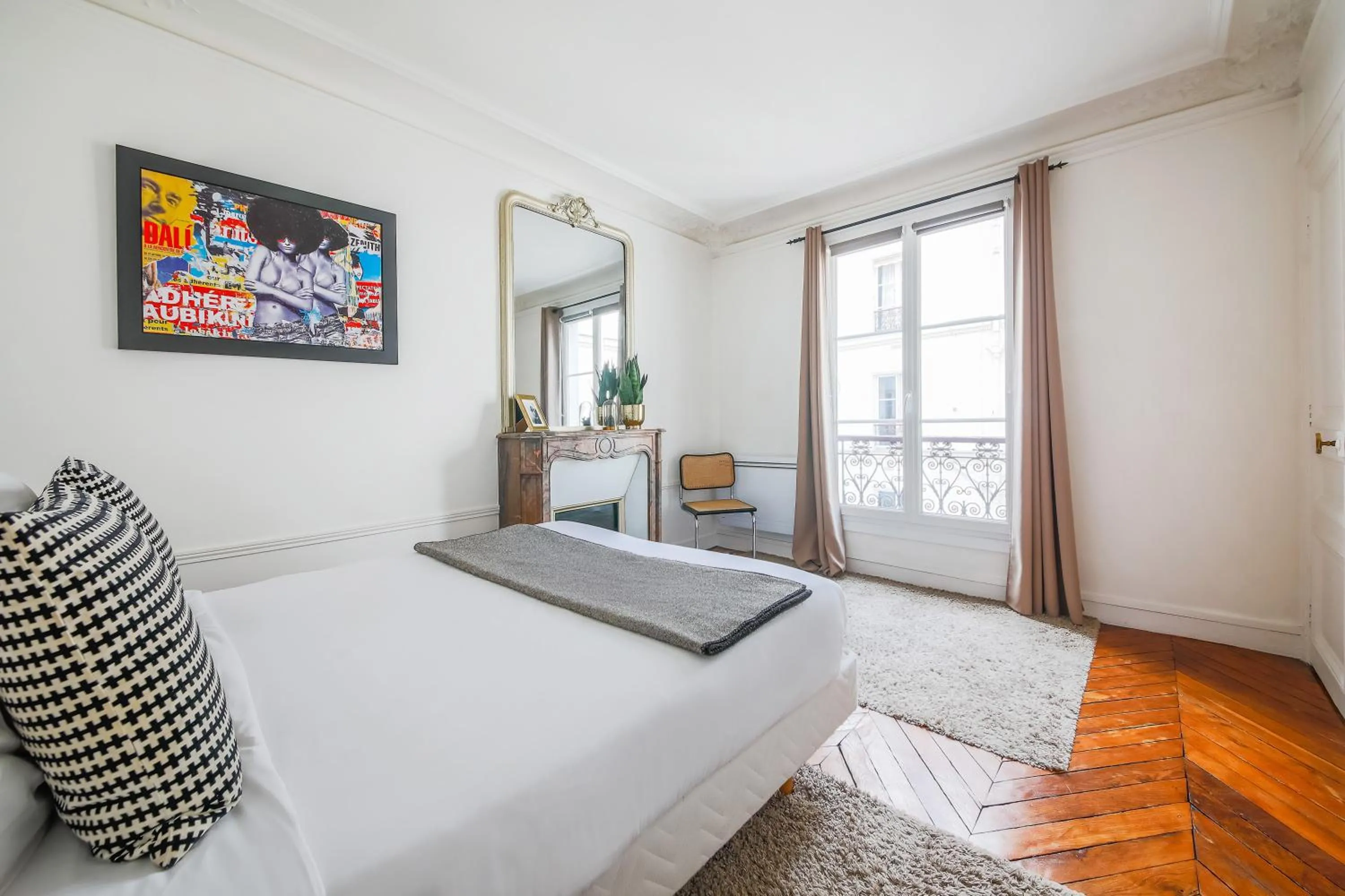 Photo of the whole room, Bed in Appartements Bergère