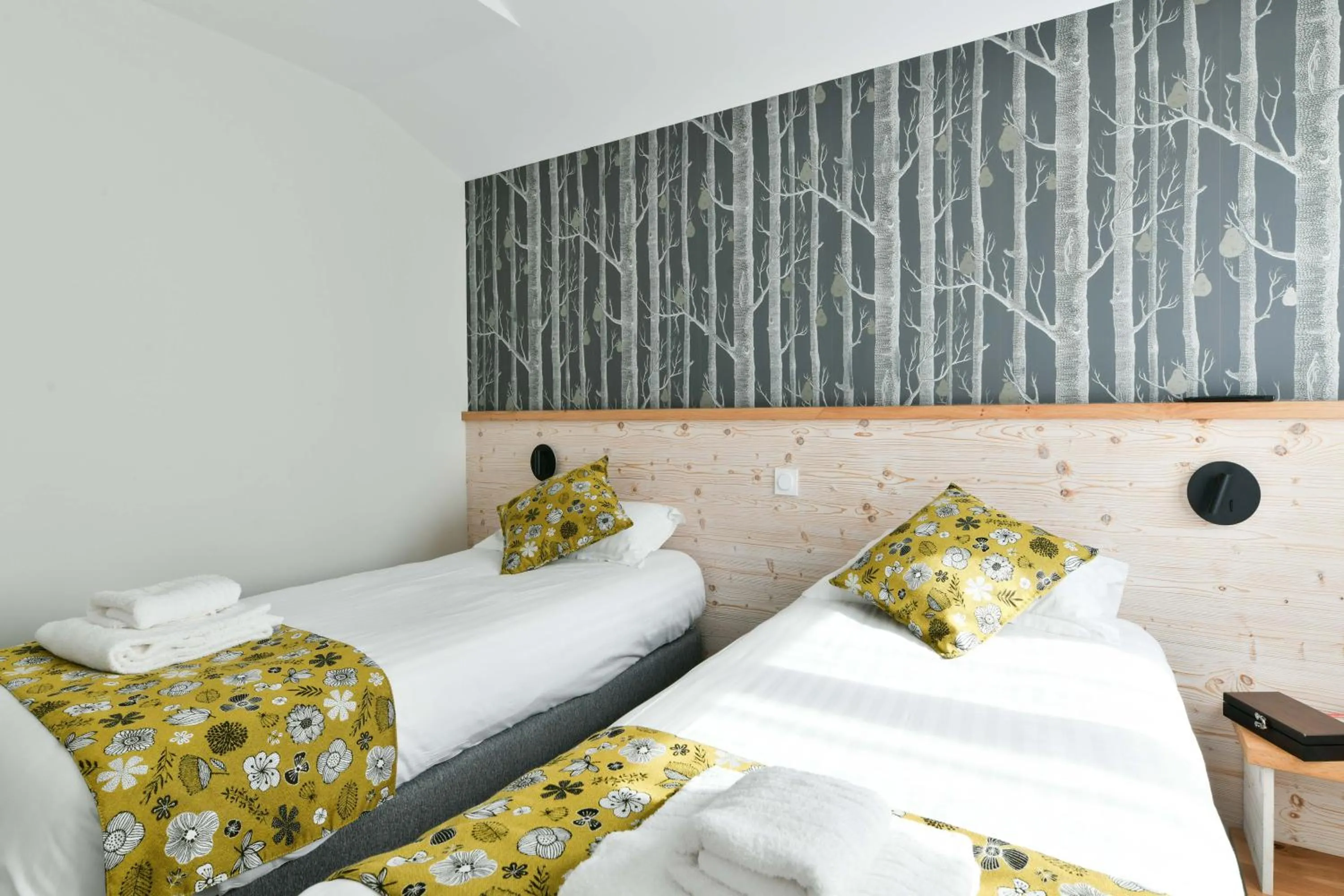 Bed in Logis Hôtels Gnàc é Pause