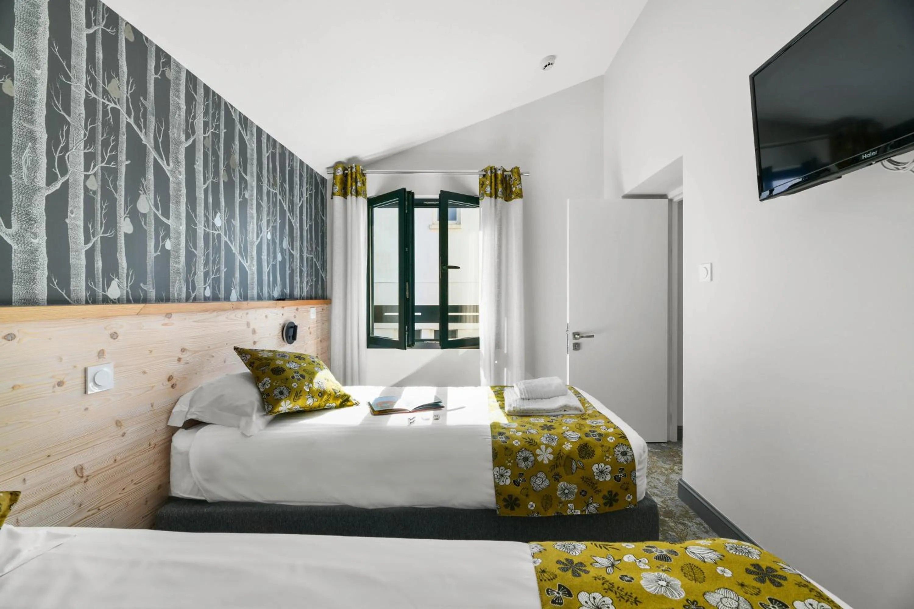 Photo of the whole room, Bed in Logis Hôtels Gnàc é Pause