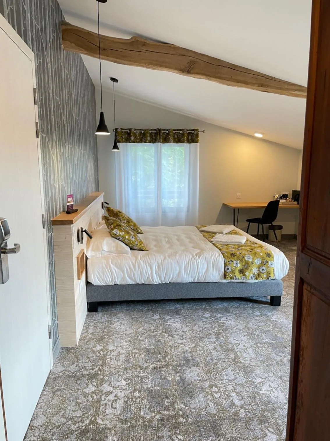 Bed in Logis Hôtels Gnàc é Pause