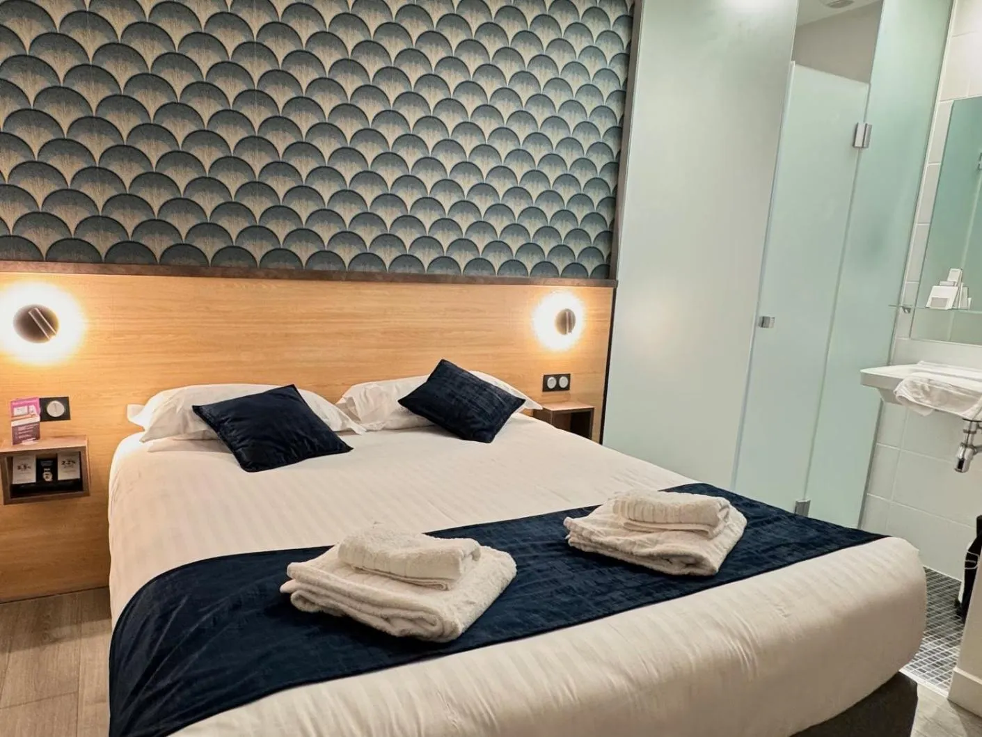 Bed in Logis Hôtels Gnàc é Pause