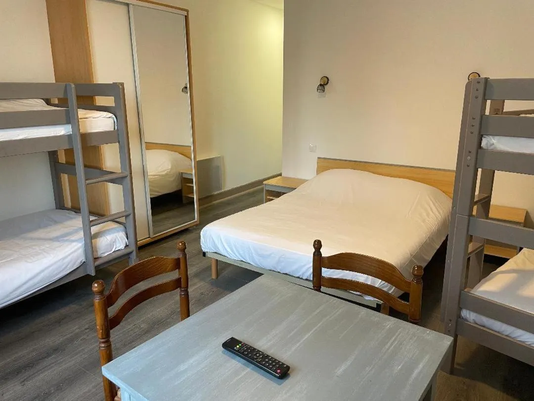 Bed in Hotel Restaurant L'Escale