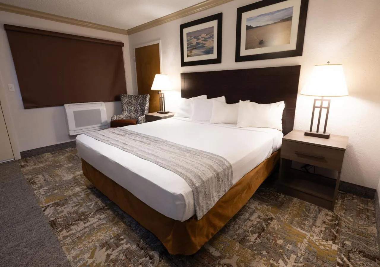 Bedroom, Bed in Stovepipe Wells Village