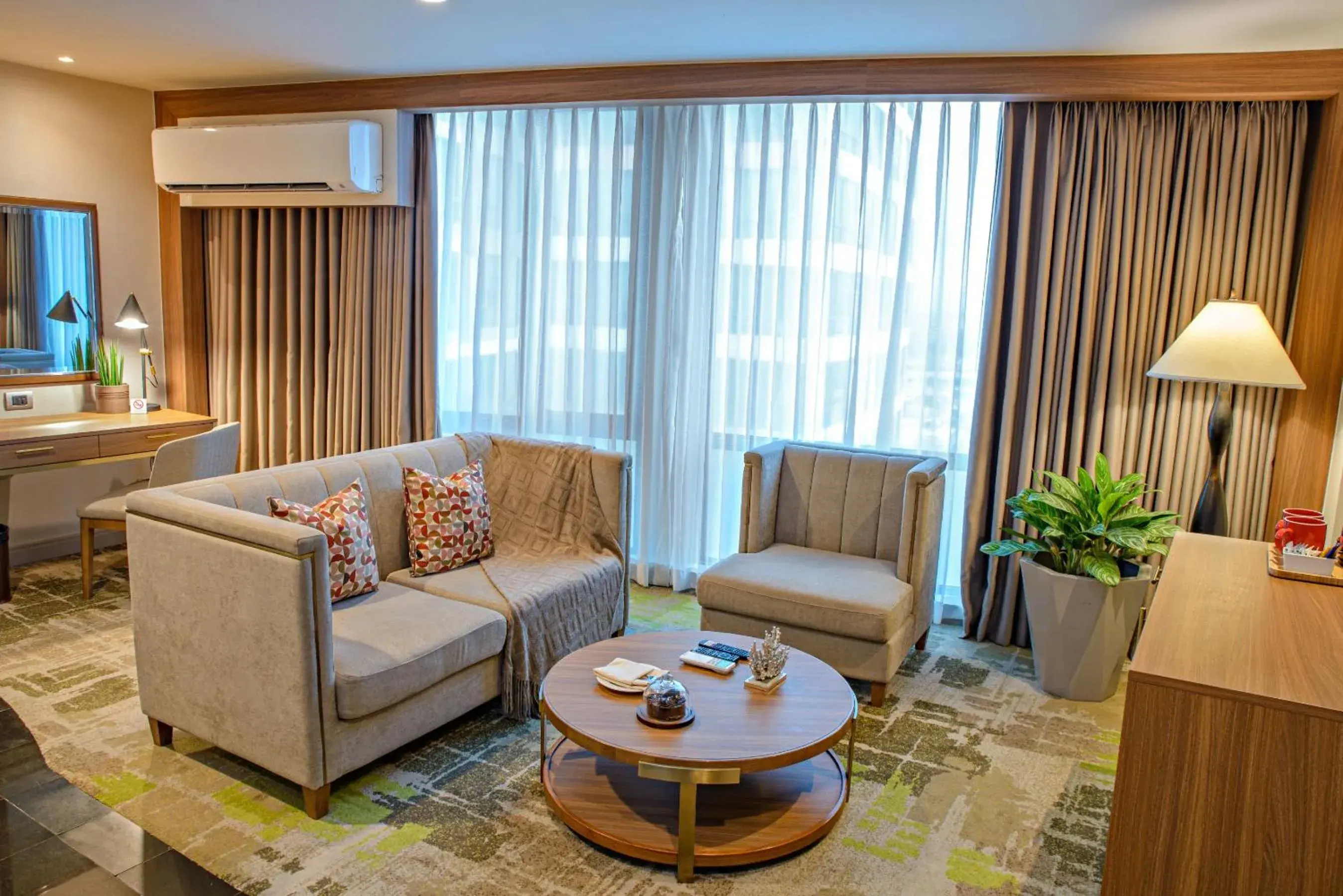Spacious Family Room in Eastwood with Mall Access in Business & Leisure Stay in Eastwood City Spacious Family Room in Eastwood with Mall Access in Business & Leisure Stay in Eastwood City