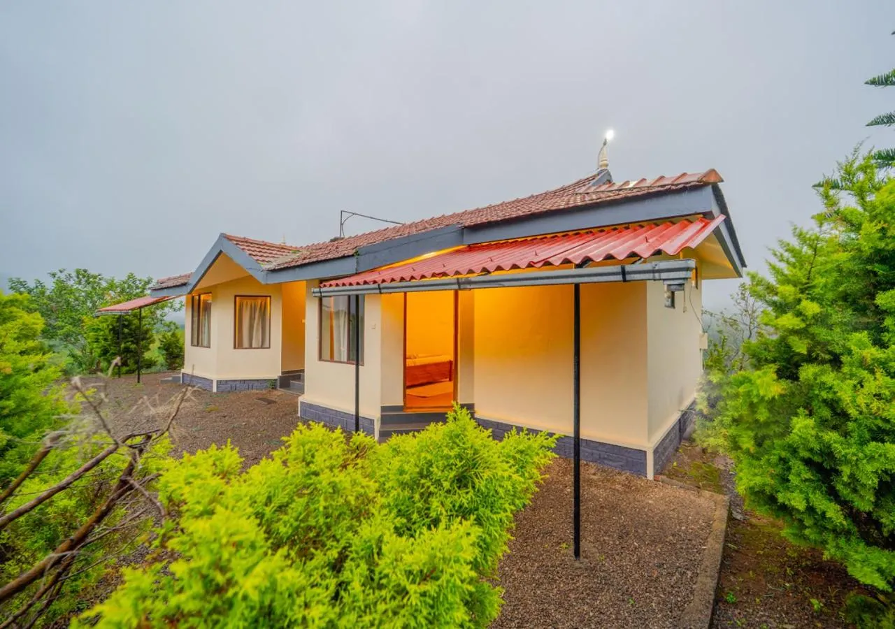 Double Room in Aruvi Mountain Villa Vagamon - Pet Friendly Nature Stay by VOYE HOMES