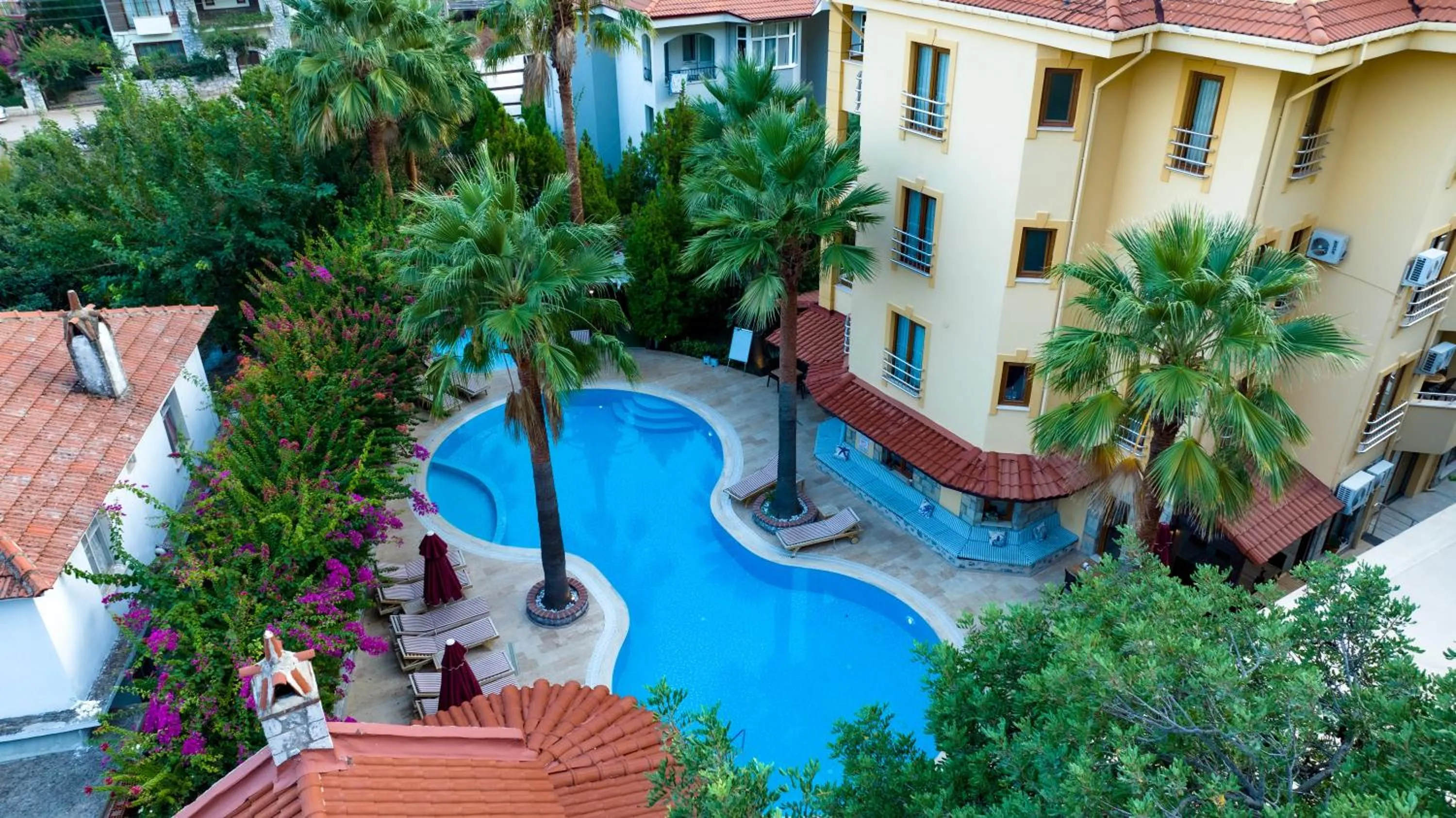 Property building in Dores Residence