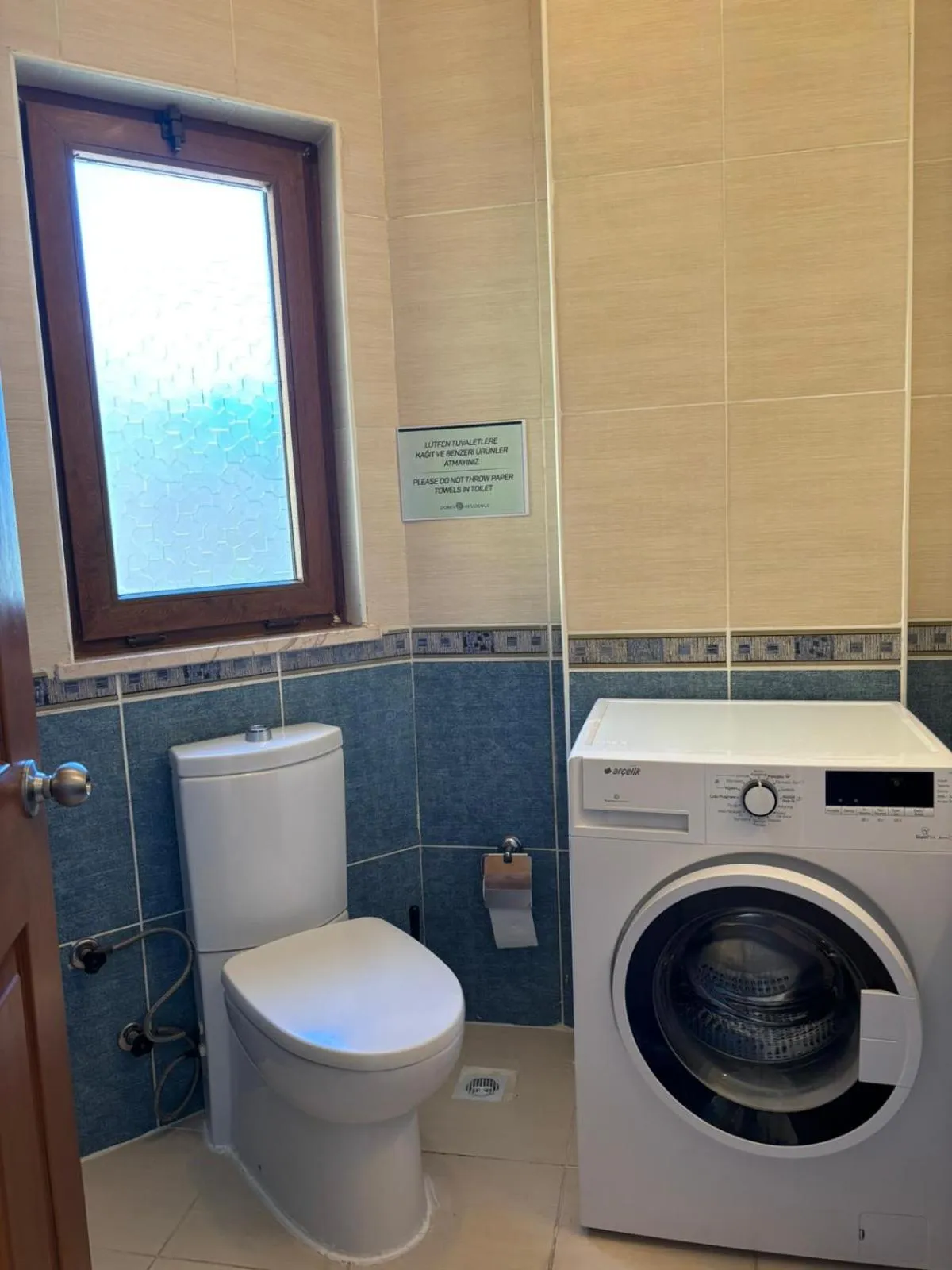 Toilet in Dores Residence