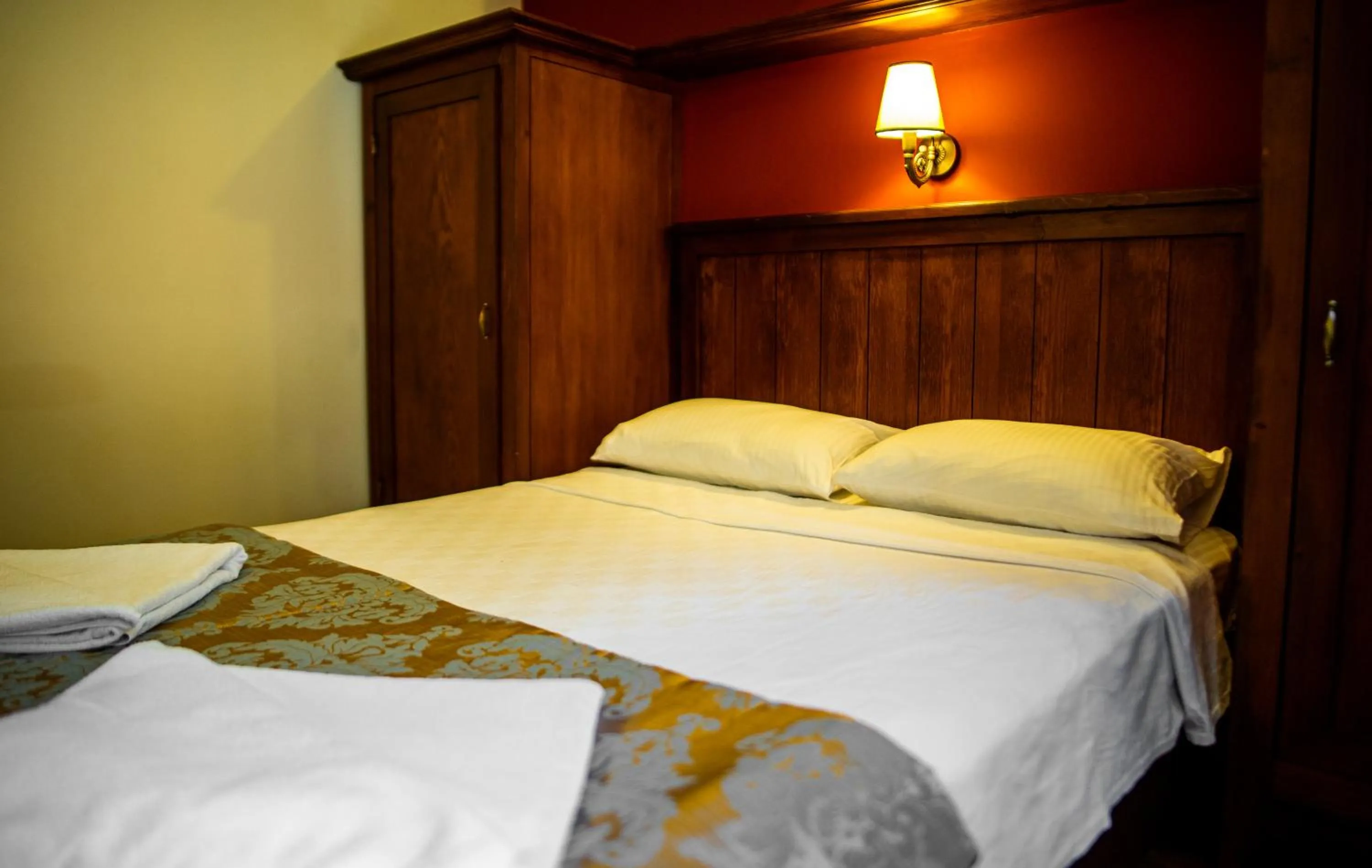 Bedroom, Bed in Dores Residence