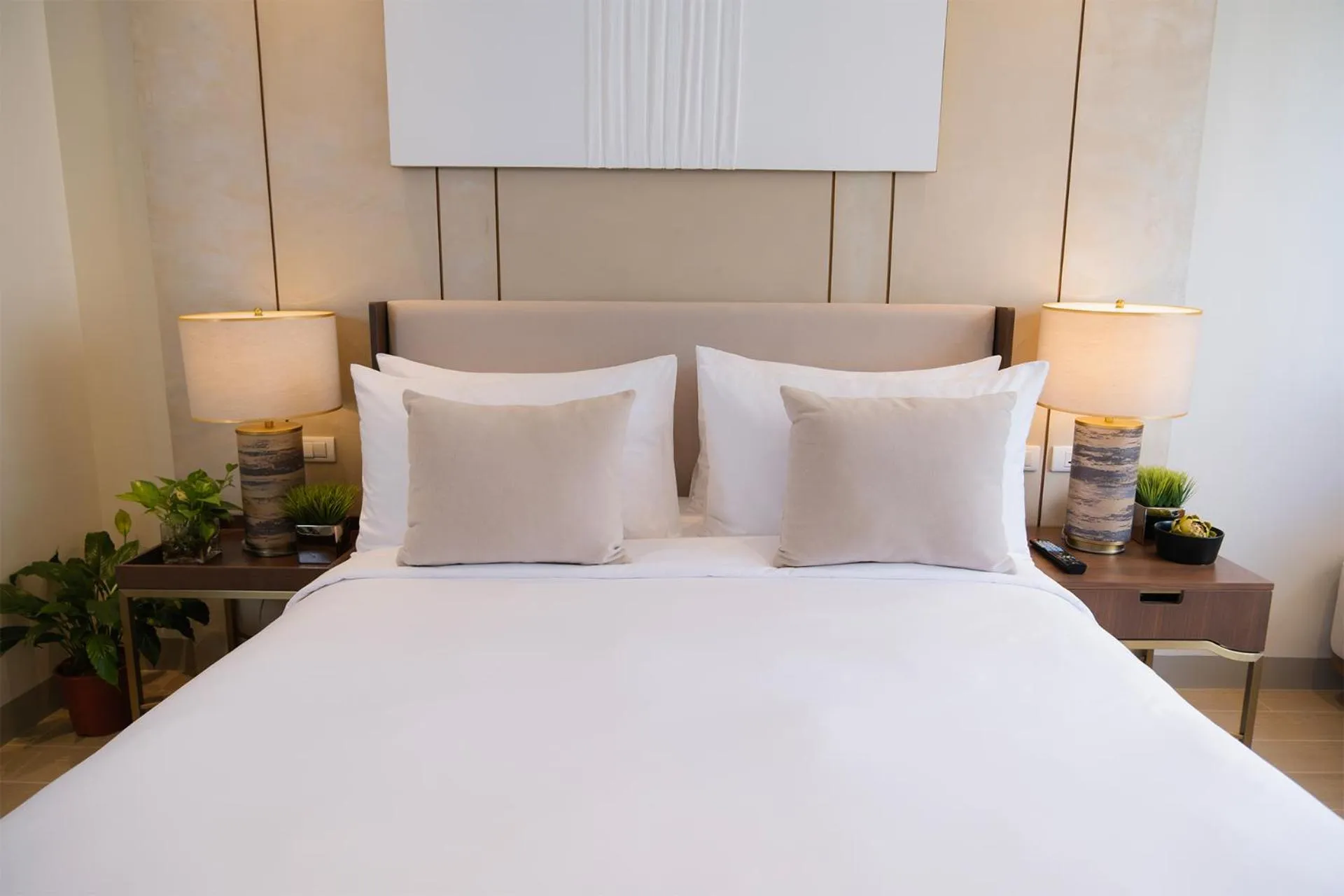 Bed in Modern City Stay Near Manila Bay Attractions