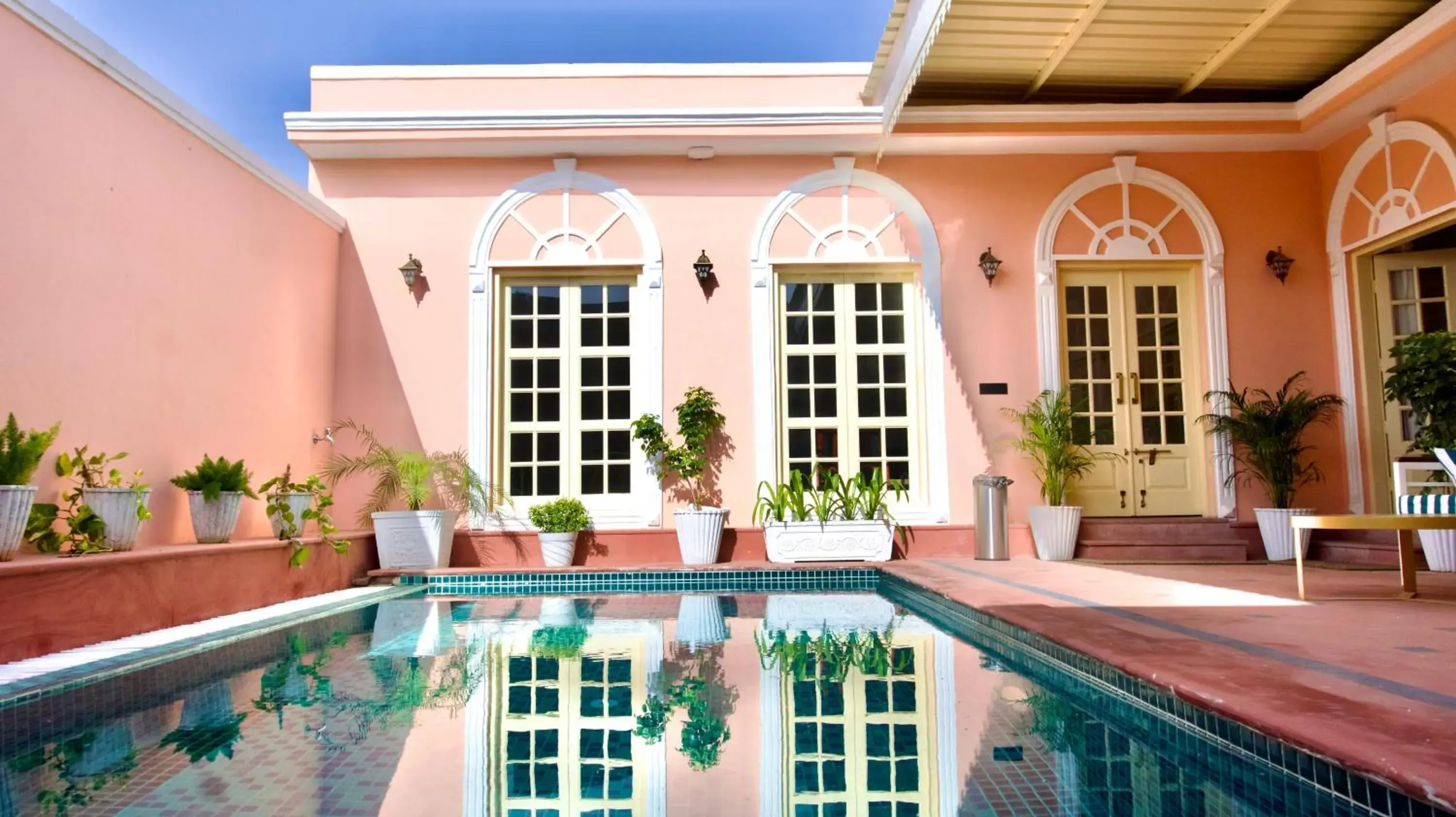 La Villa Grande The Ultimate Party Villa with Private Pool and Luxury Lounge with Pool Cabana in Dolce Vita - Luxury Vacation Villas La Villa Grande The Ultimate Party Villa with Private Pool and Luxury Lounge with Pool Cabana in Dolce Vita - Luxury Vacation Villas