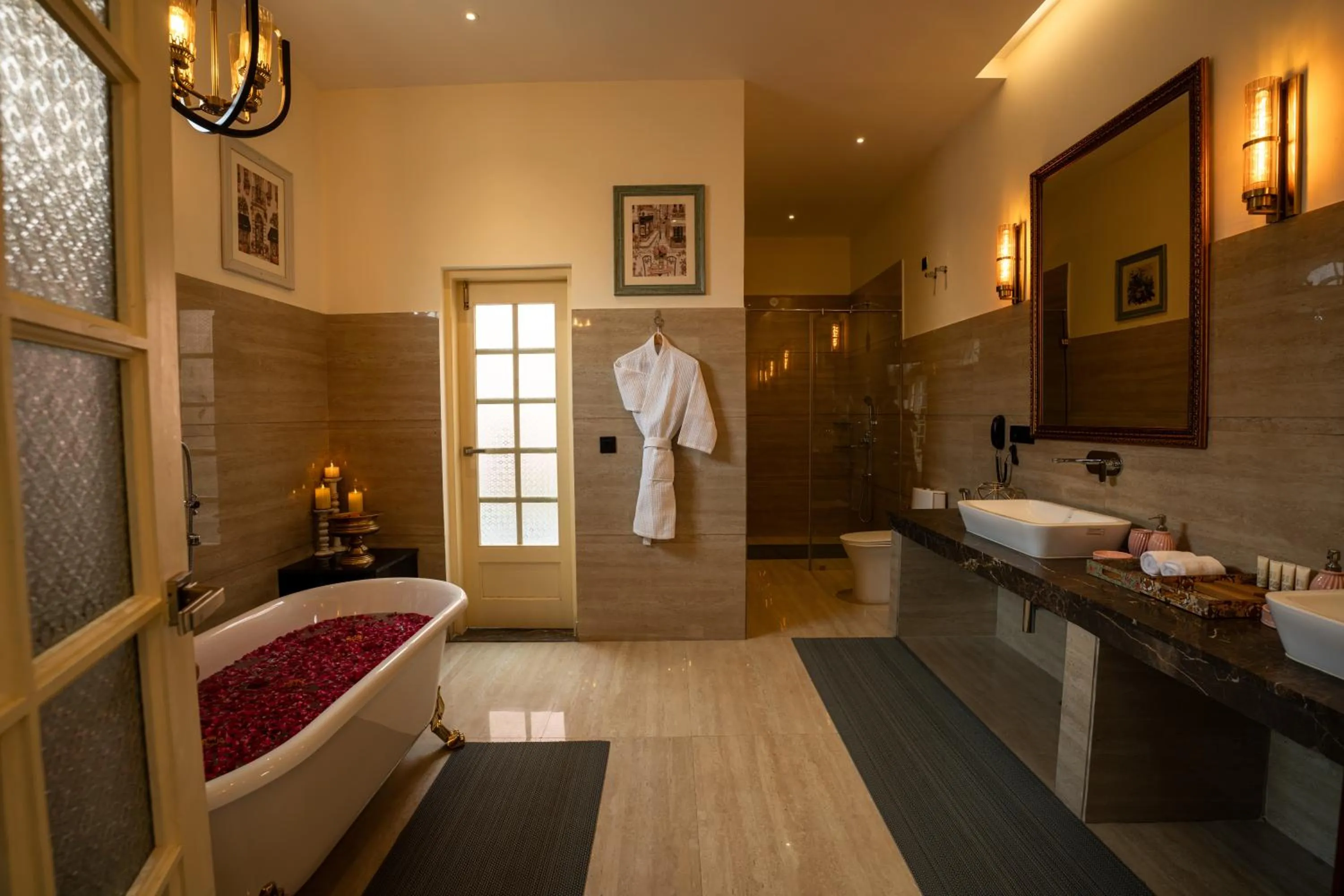 Bathroom, Bed in Dolce Vita - Luxury Vacation Villas
