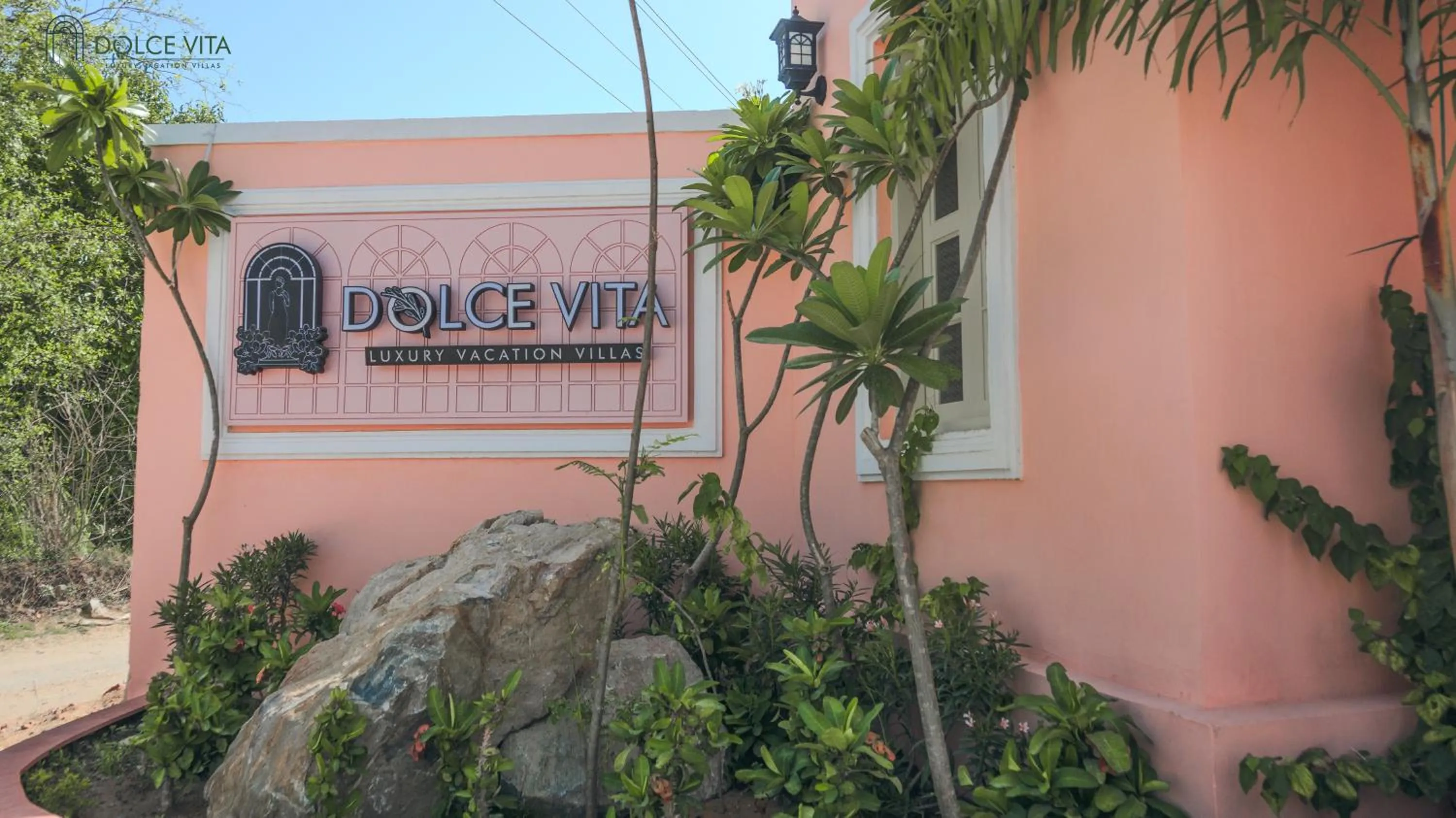 Facade/entrance in Dolce Vita - Luxury Vacation Villas