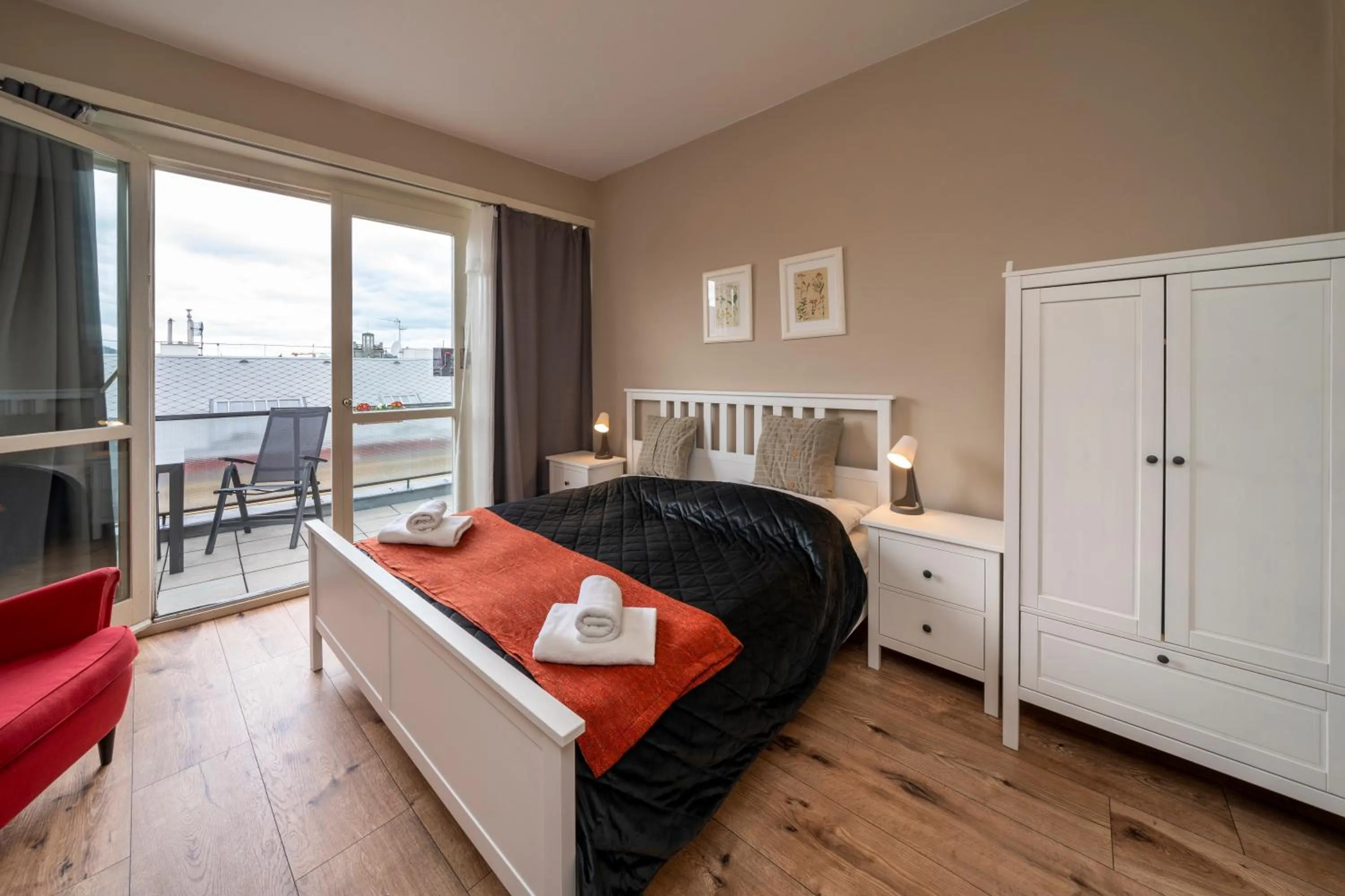 Bedroom, Bed in New Town - Apple Apartments