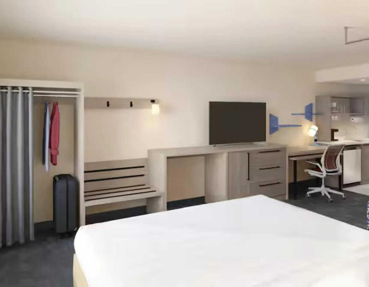 Bed in Home2 Suites By Hilton Calera