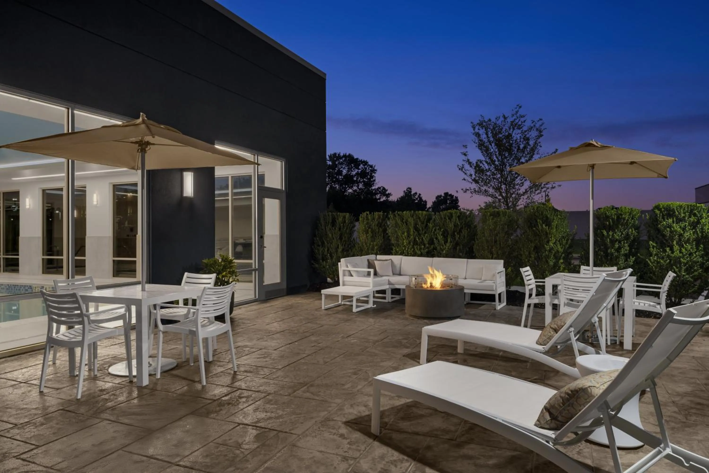 sunbed in Hampton Inn & Suites By Hilton Long Island Farmingdale