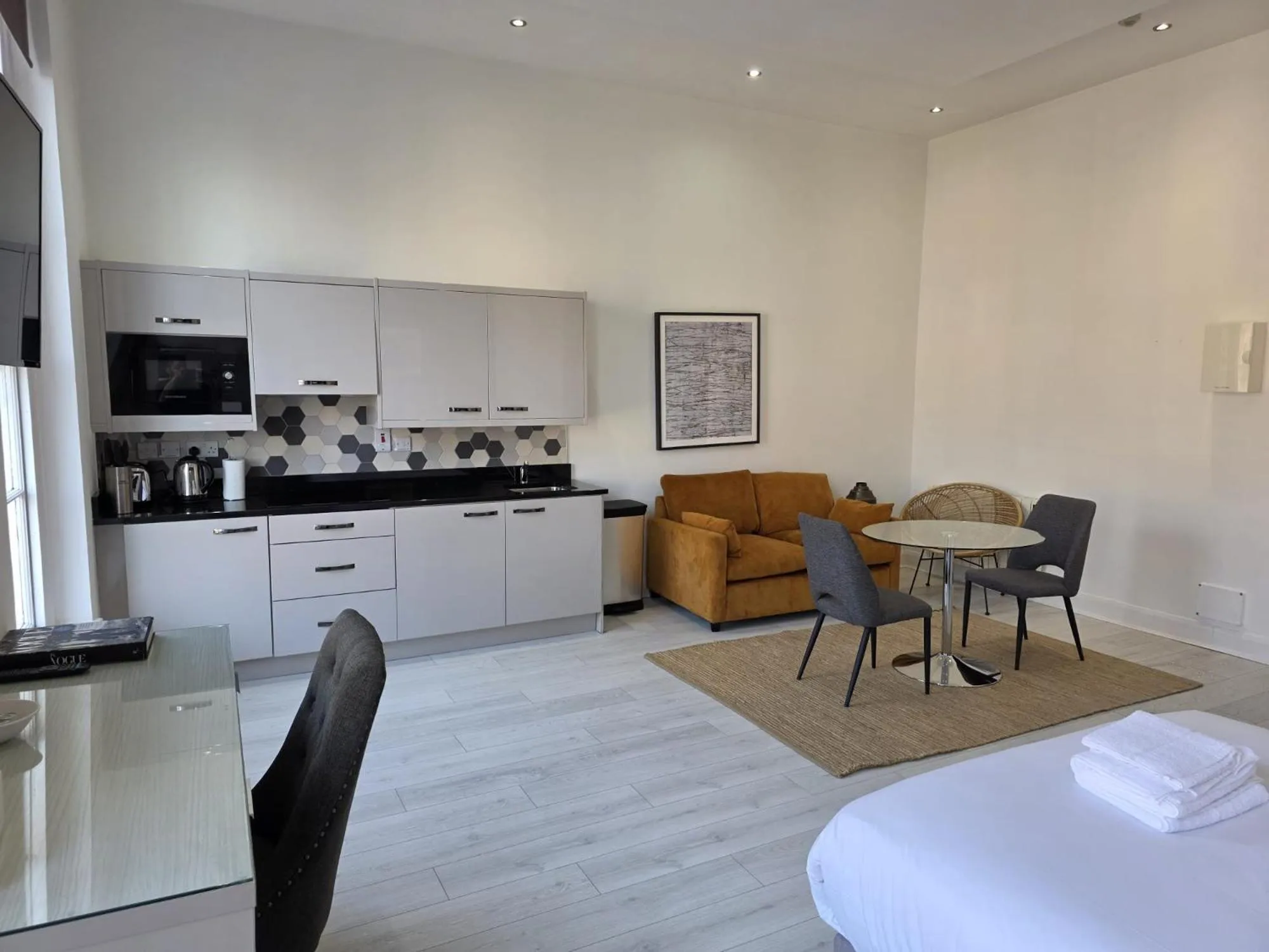 Kitchen or kitchenette in Dublin Central Suites