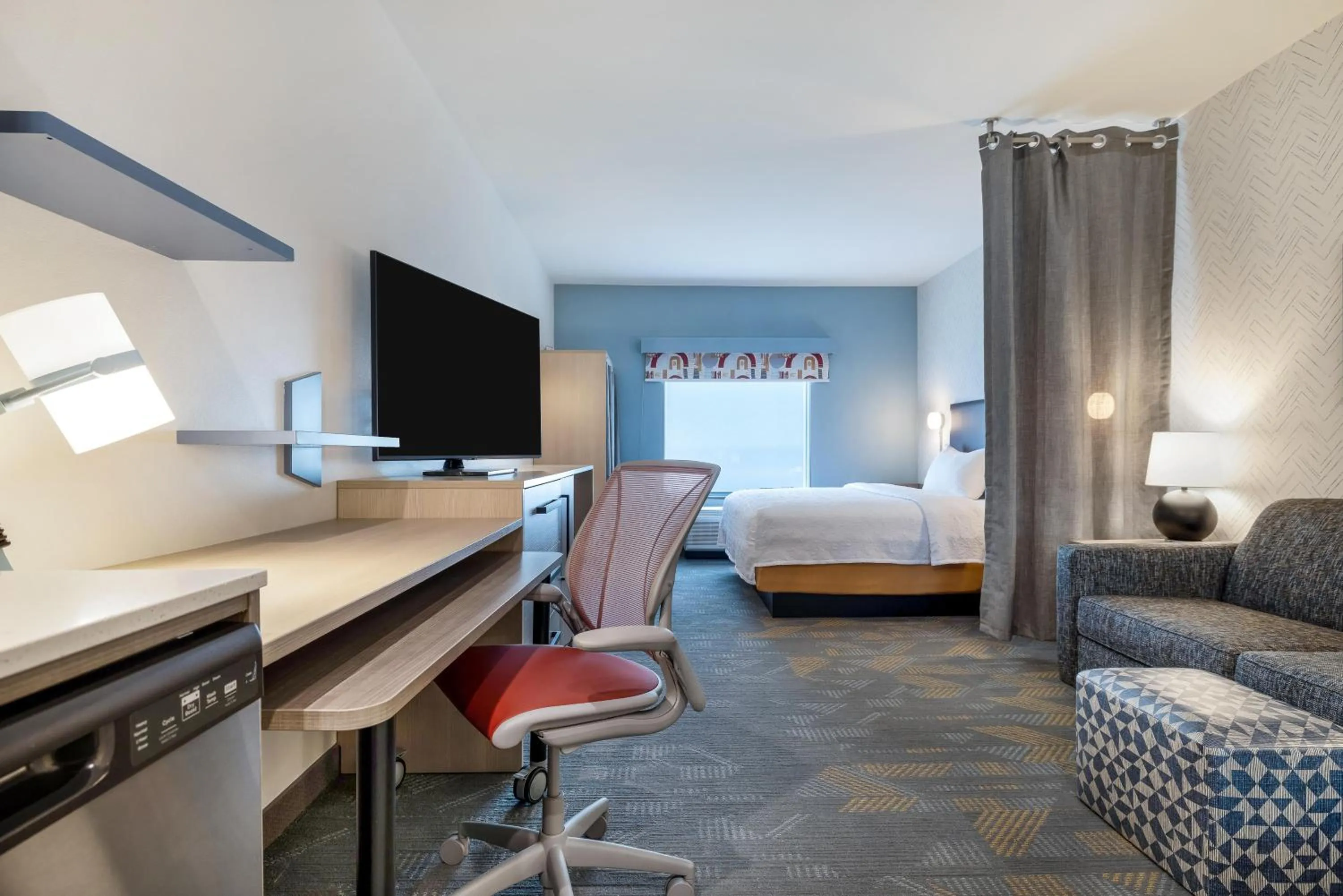 Living room, Bed in Home2 Suites By Hilton New Braunfels