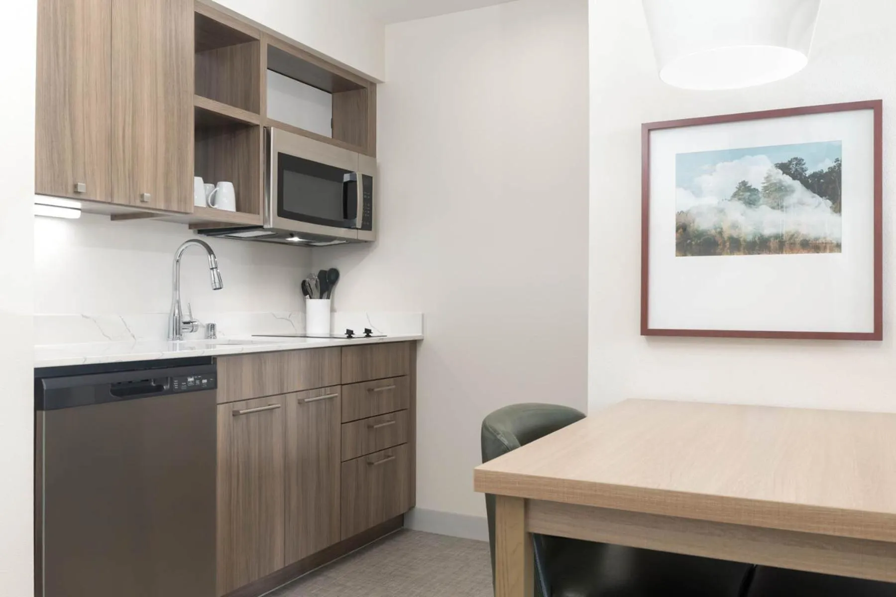 kitchen in Homewood Suites By Hilton Puyallup Tacoma