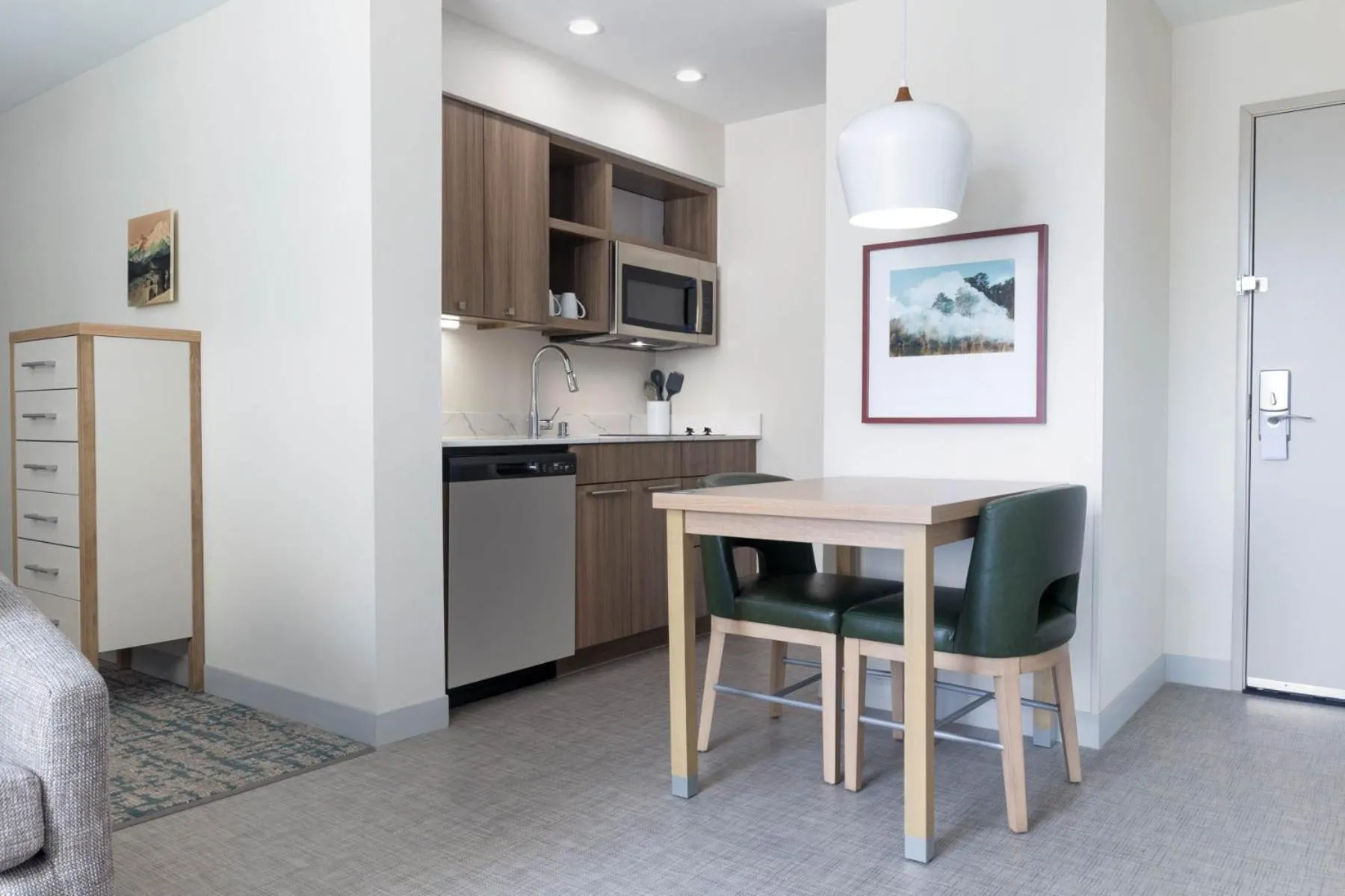 kitchen in Homewood Suites By Hilton Puyallup Tacoma
