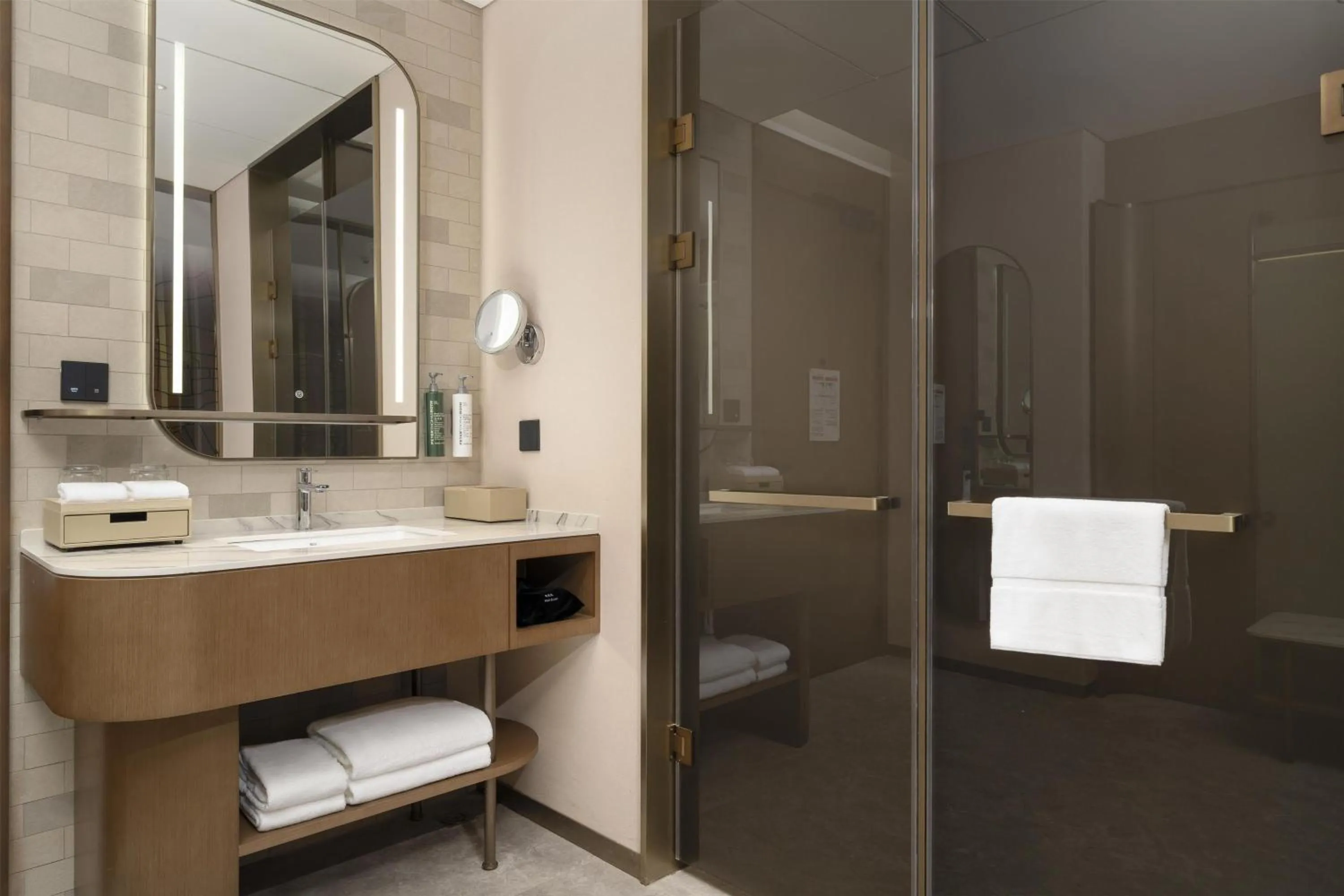 Bathroom in Hilton Garden Inn Zhongwei Shapotou