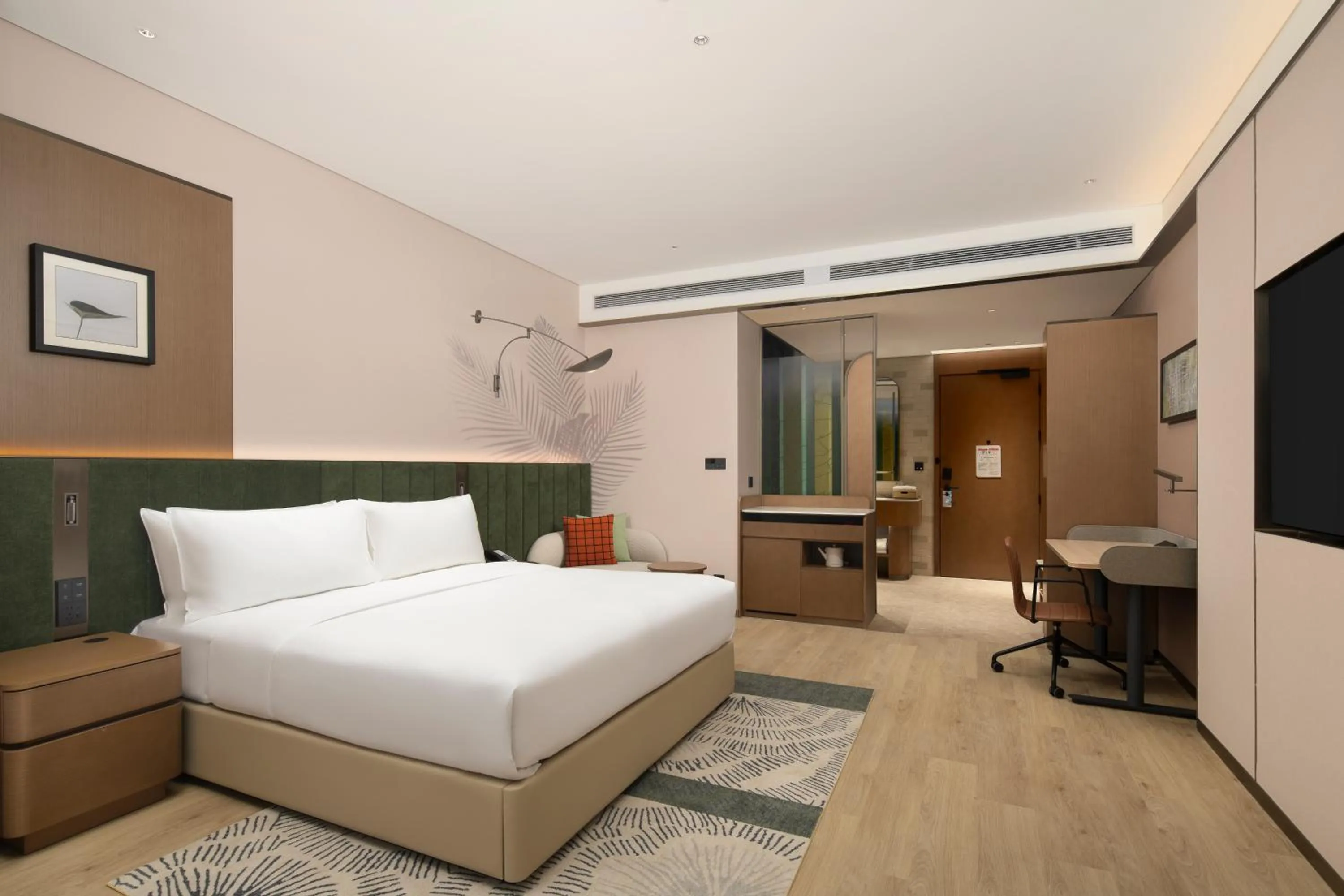 Photo of the whole room, Bed in Hilton Garden Inn Zhongwei Shapotou