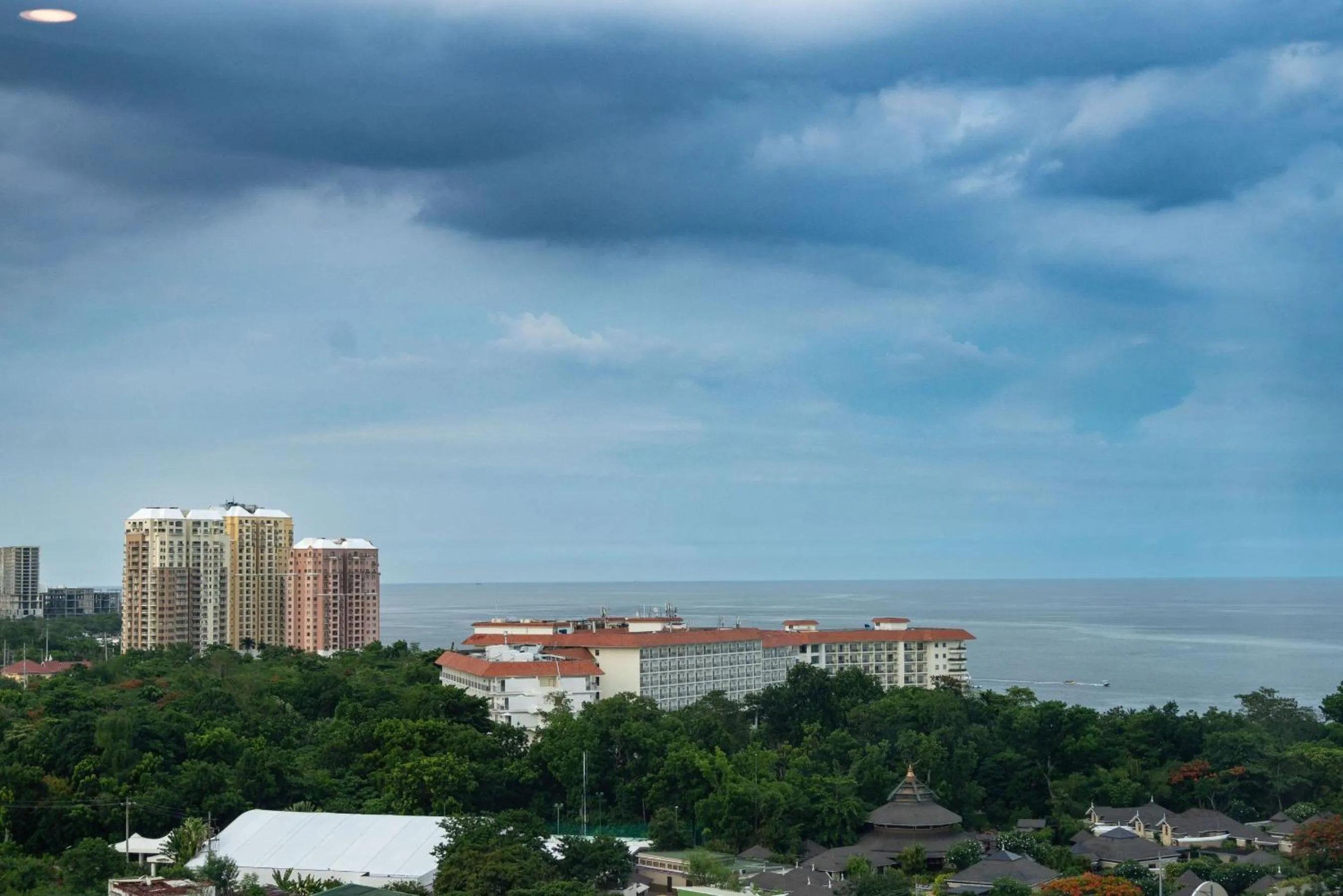 Mactan Island Stay Near Beach and Airport