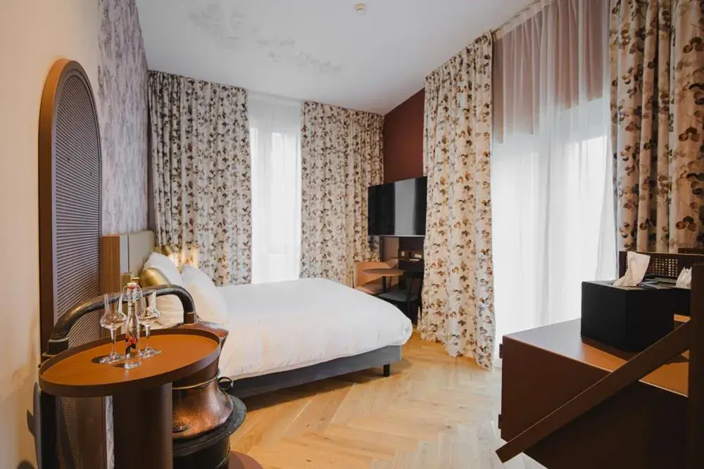 Deluxe Double Room with Balcony in Hota Hotel Porrentruy Deluxe Double Room with Balcony in Hota Hotel Porrentruy