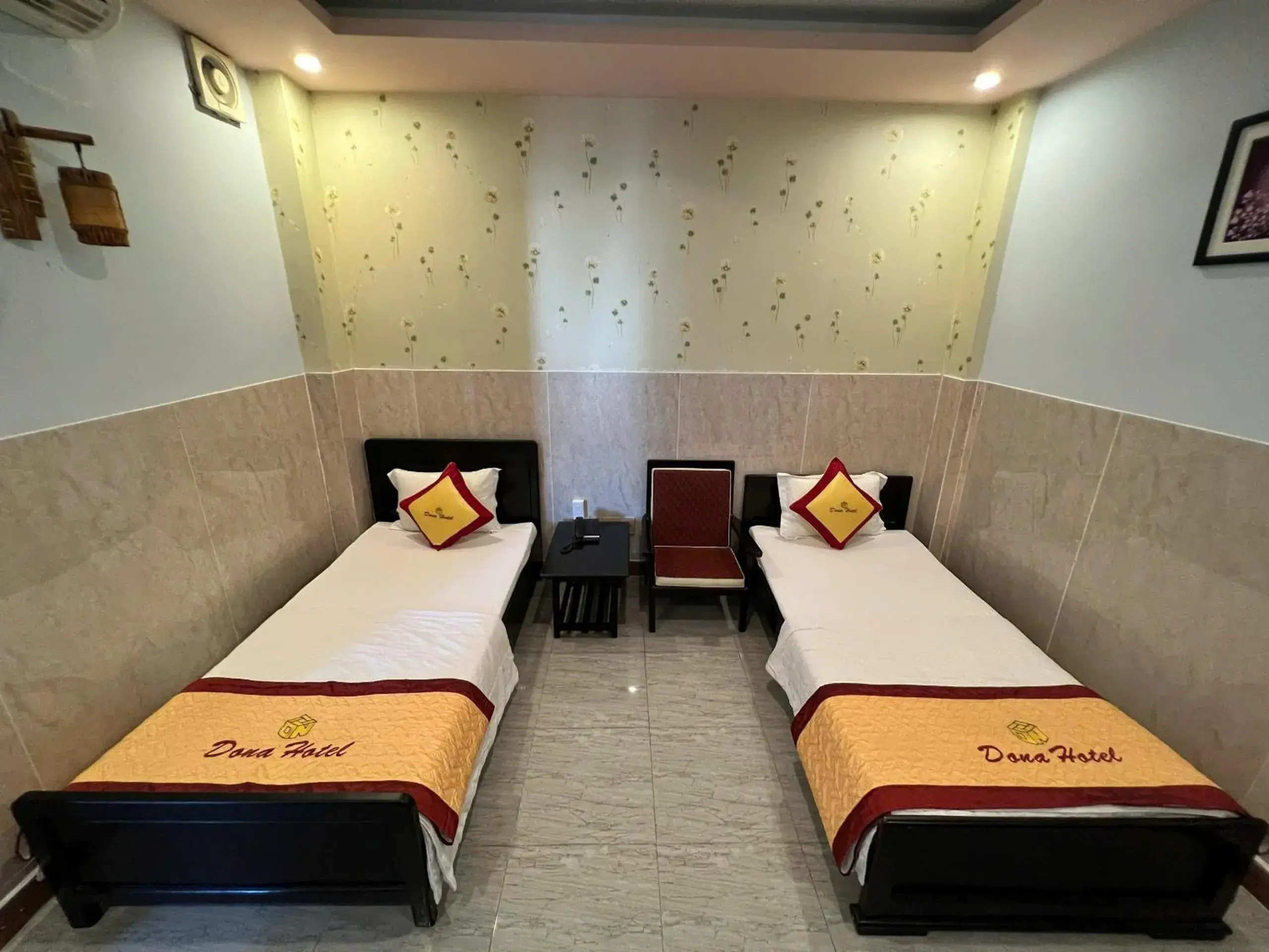 Standard Twin Room in DONA hotel Standard Twin Room in DONA hotel