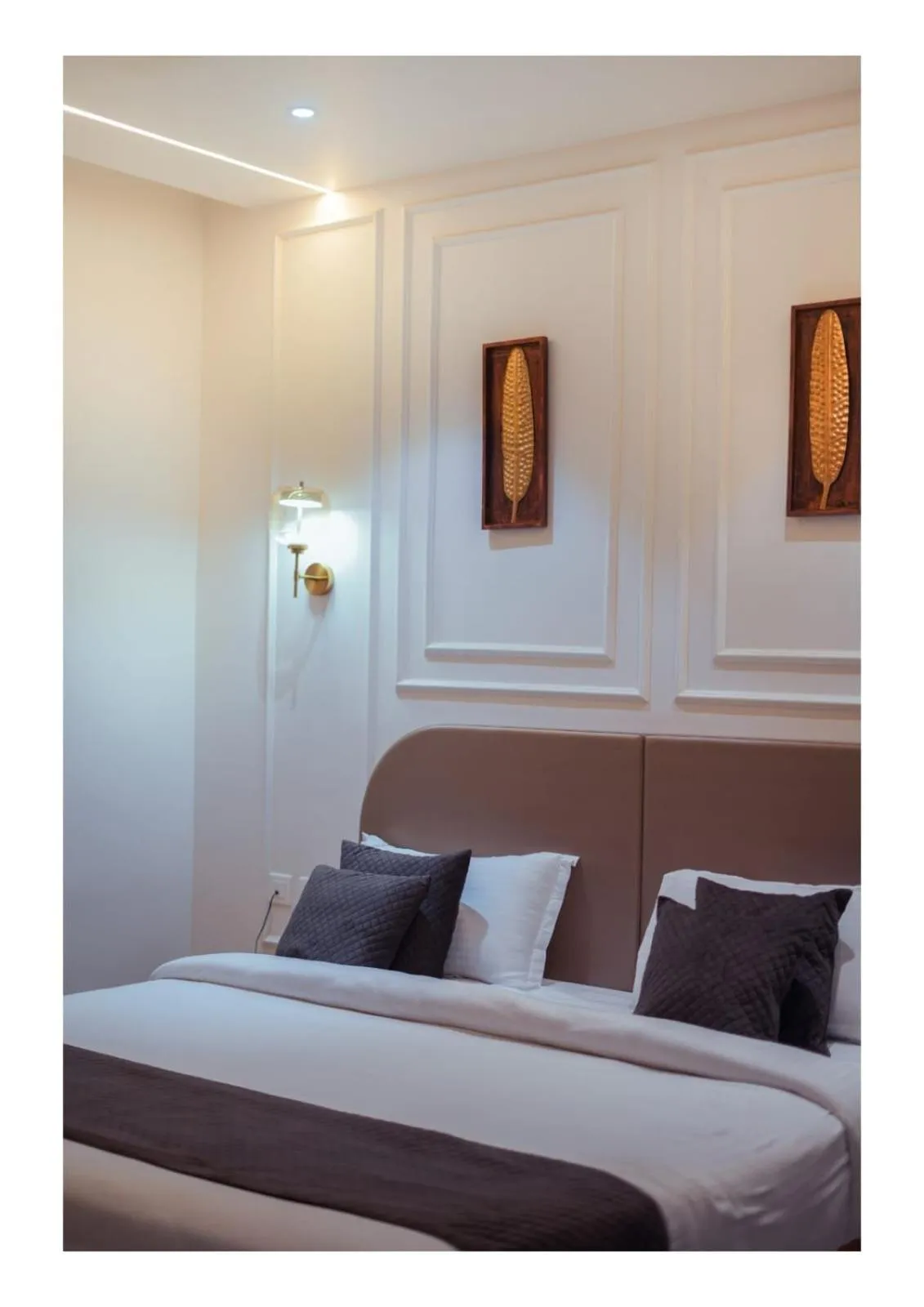 Bed in Ira Retreat Varanasi