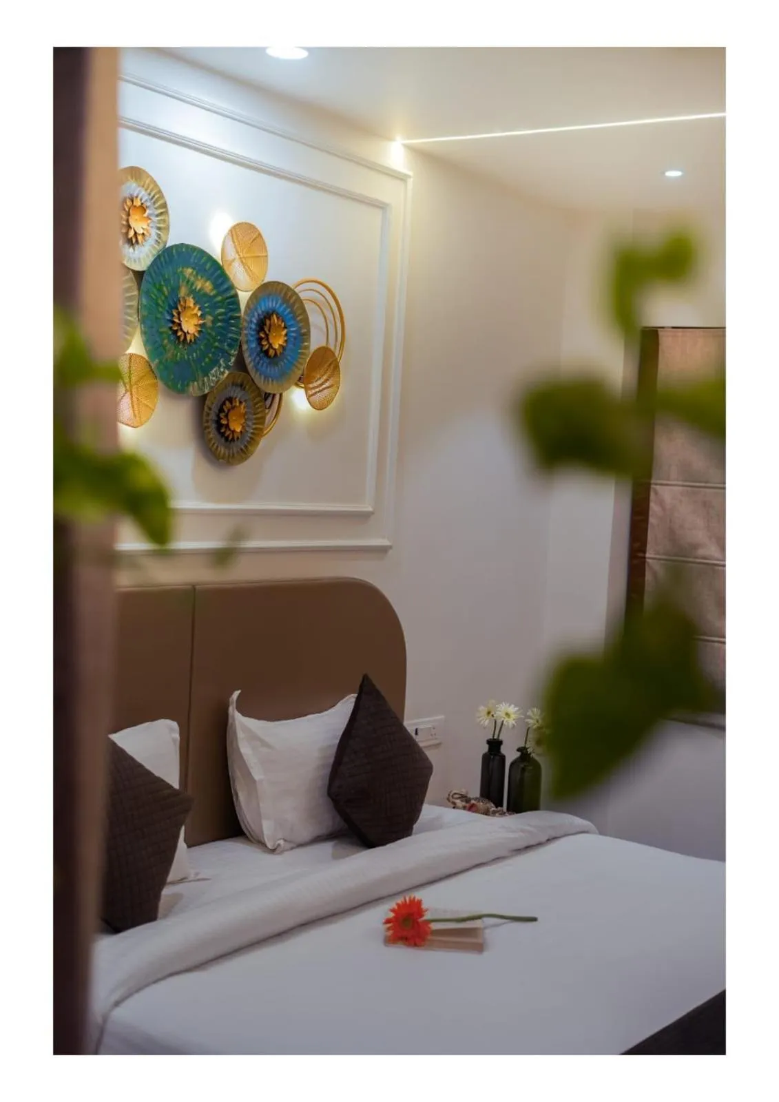 Photo of the whole room, Bed in Ira Retreat Varanasi