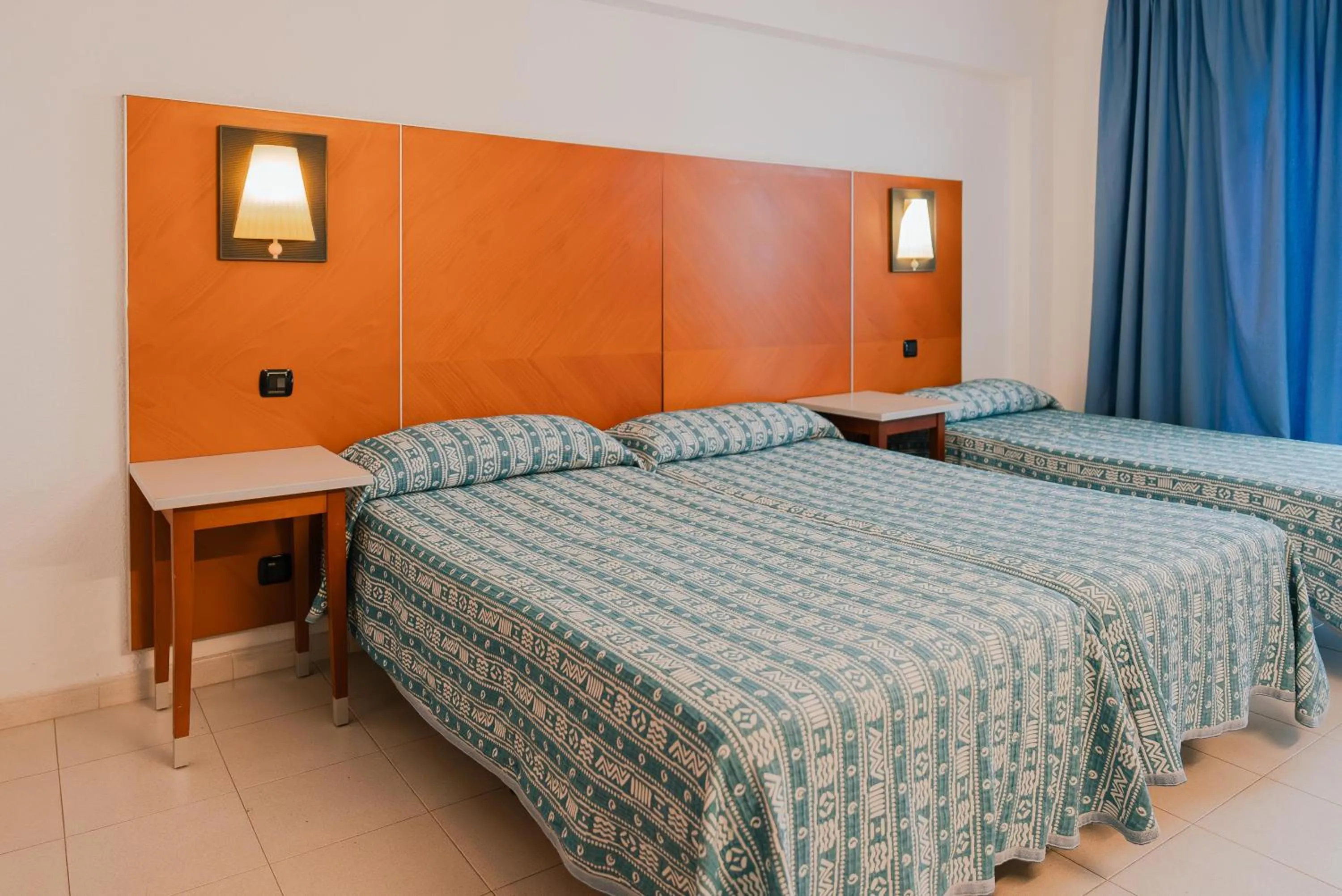 Photo of the whole room, Bed in Port Fiesta Park