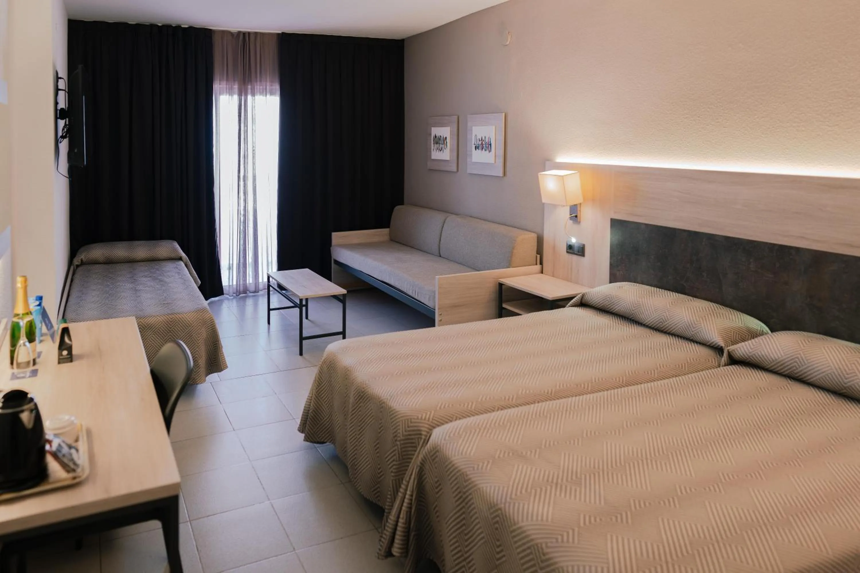 Photo of the whole room, Bed in Port Fiesta Park