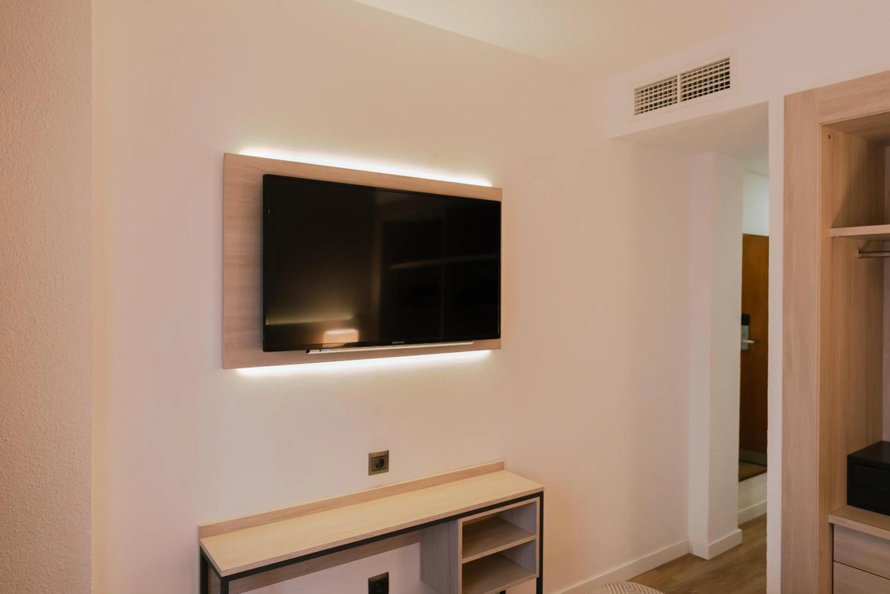 Photo of the whole room in Port Fiesta Park