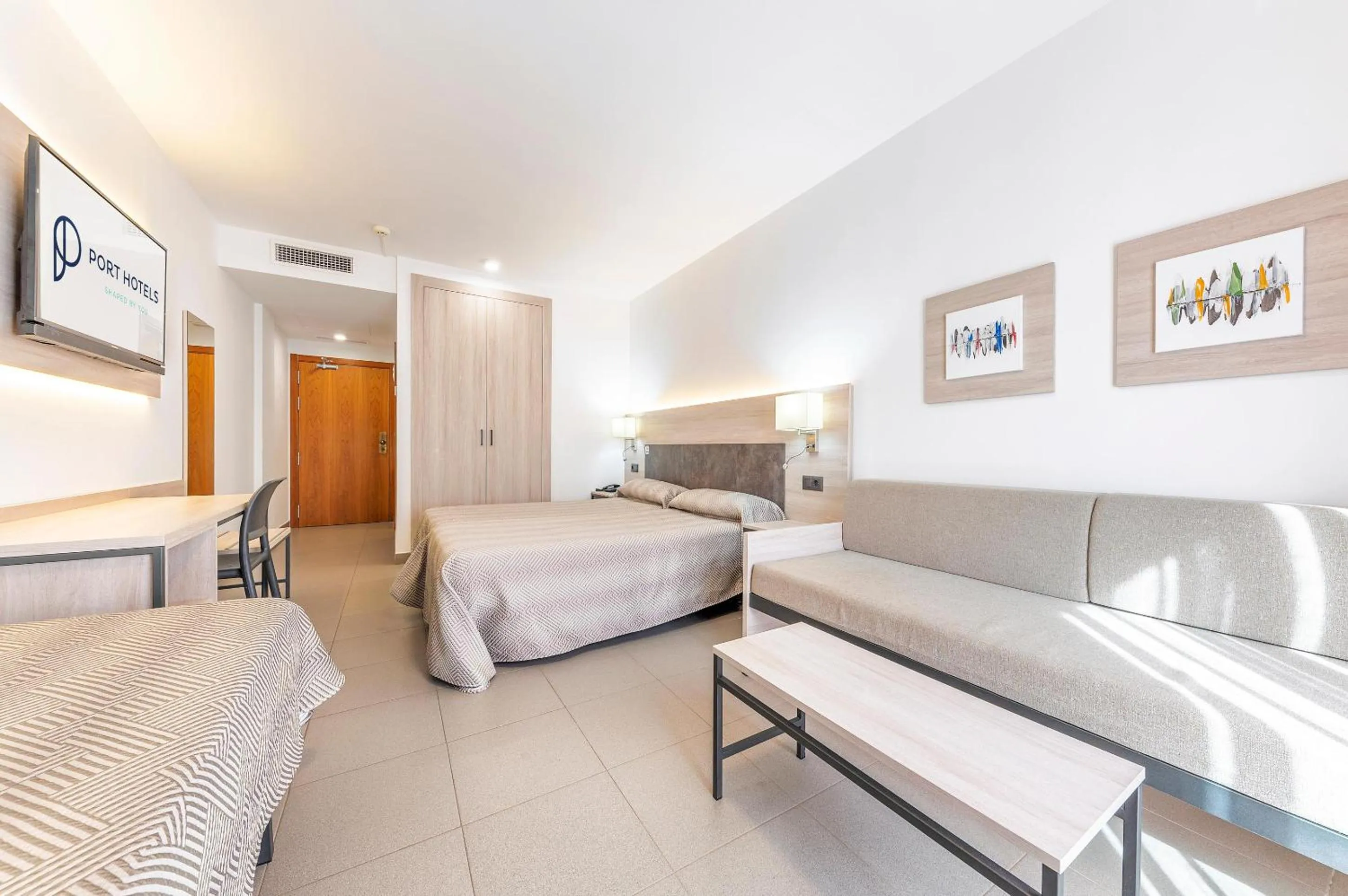 Photo of the whole room, Bed in Port Fiesta Park